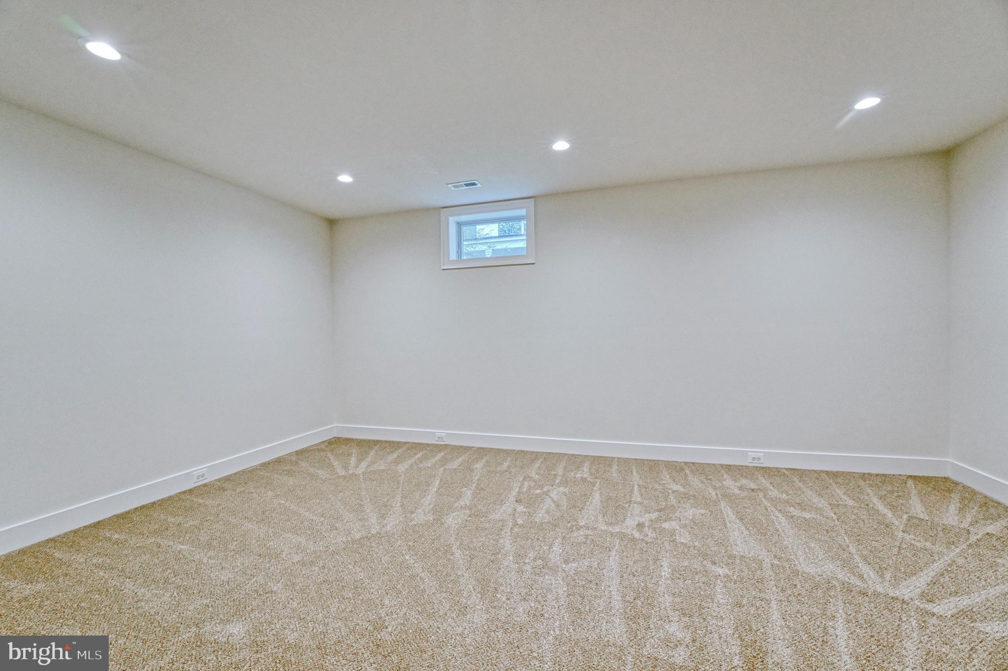 BROYHILLS MCLEAN ESTATES - Residential