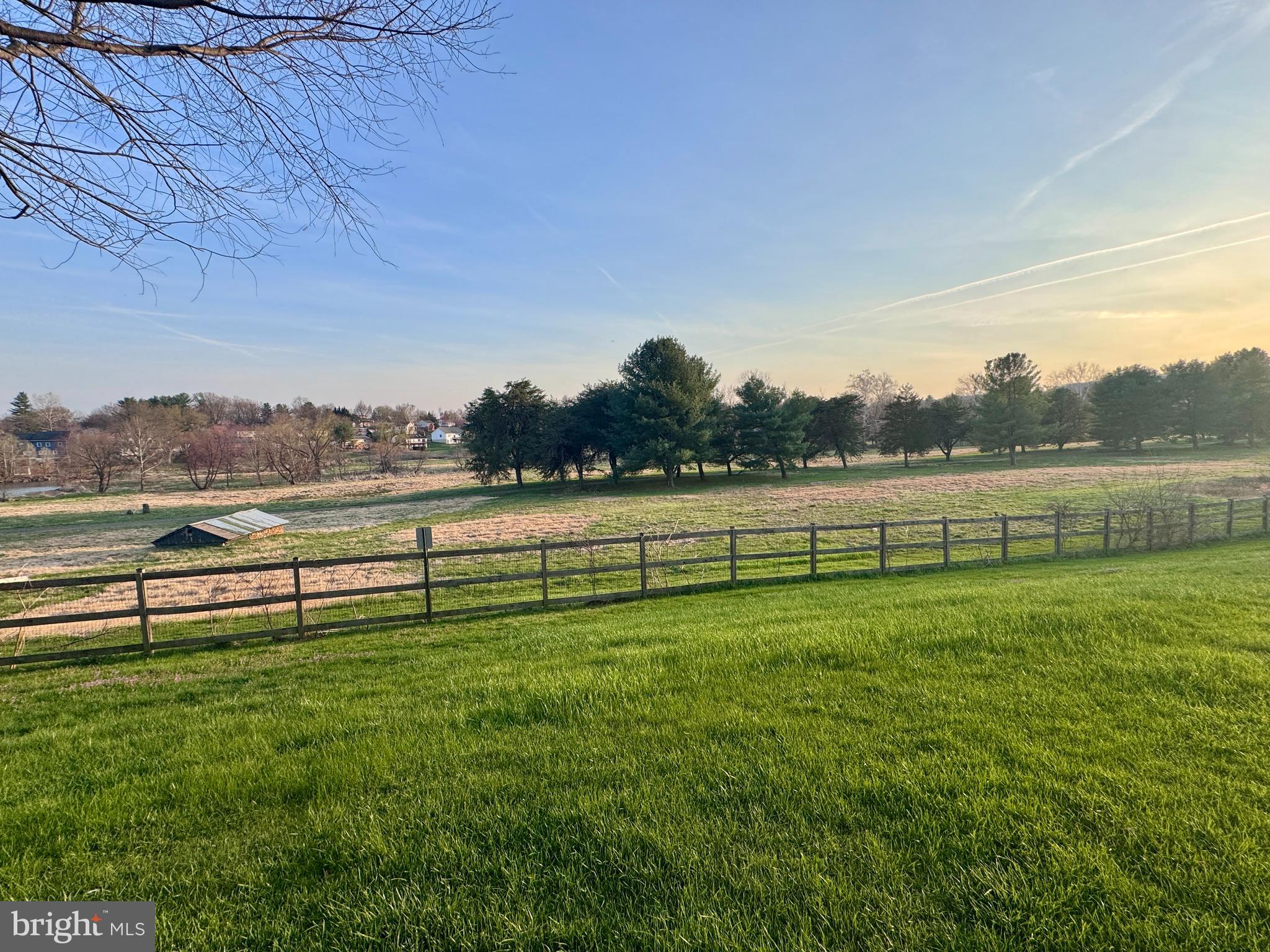 COUNTRY CLUB GREEN - Residential