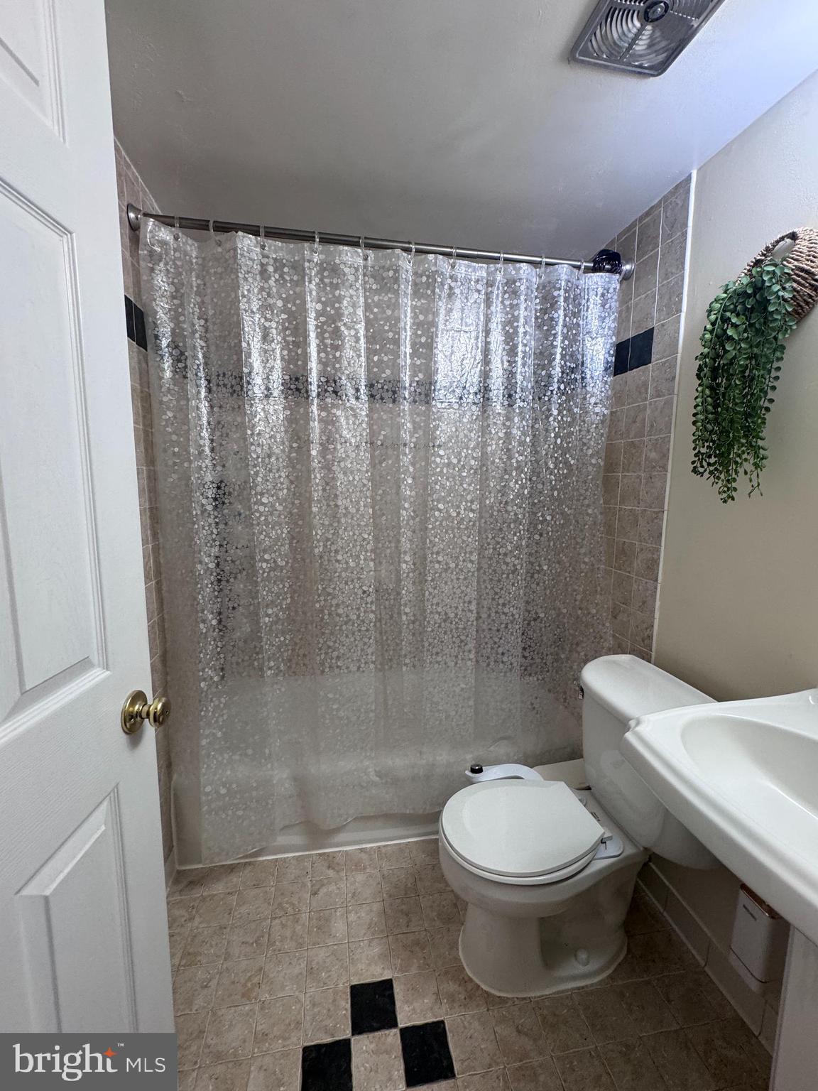 COUNTRY CLUB GREEN - Residential