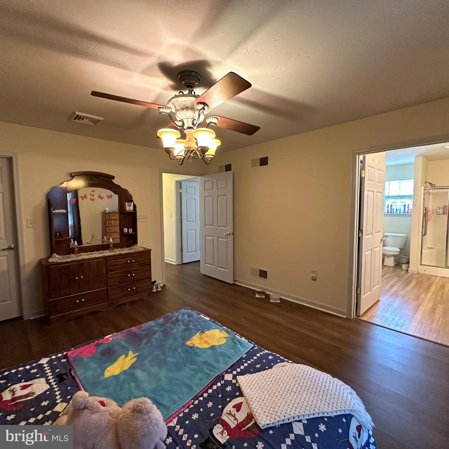 COUNTRY MANOR - Residential