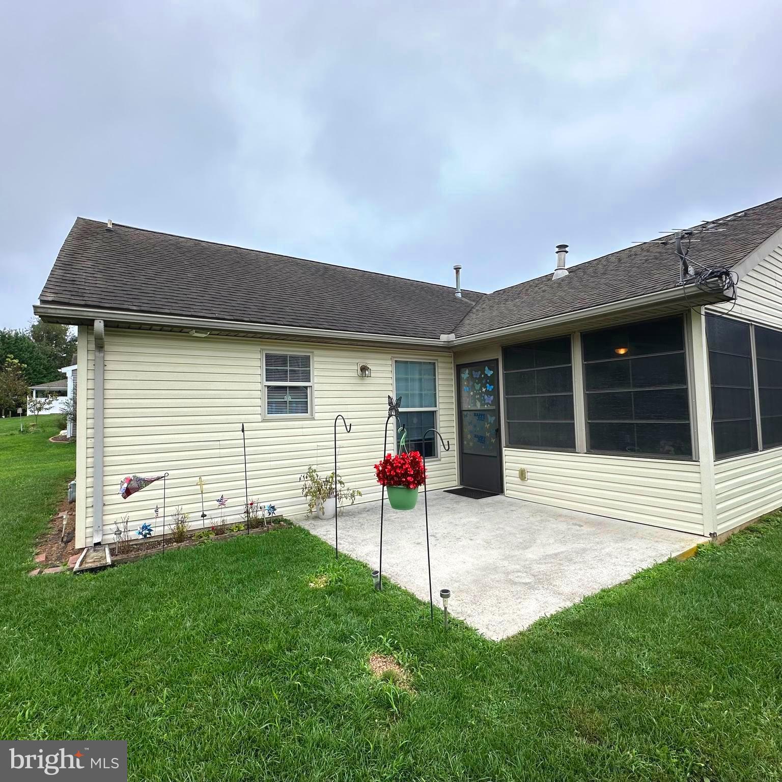 COUNTRY MANOR - Residential