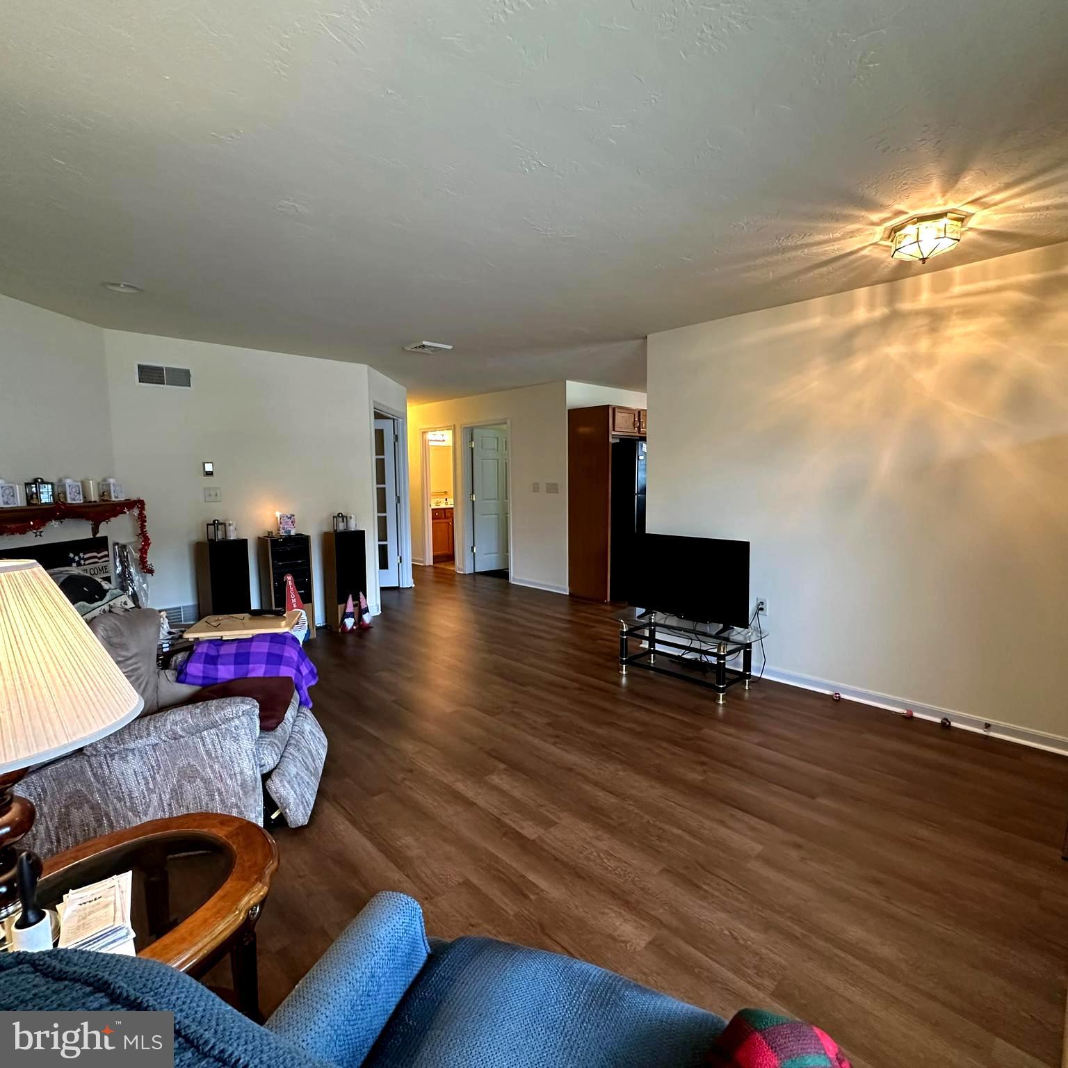 COUNTRY MANOR - Residential