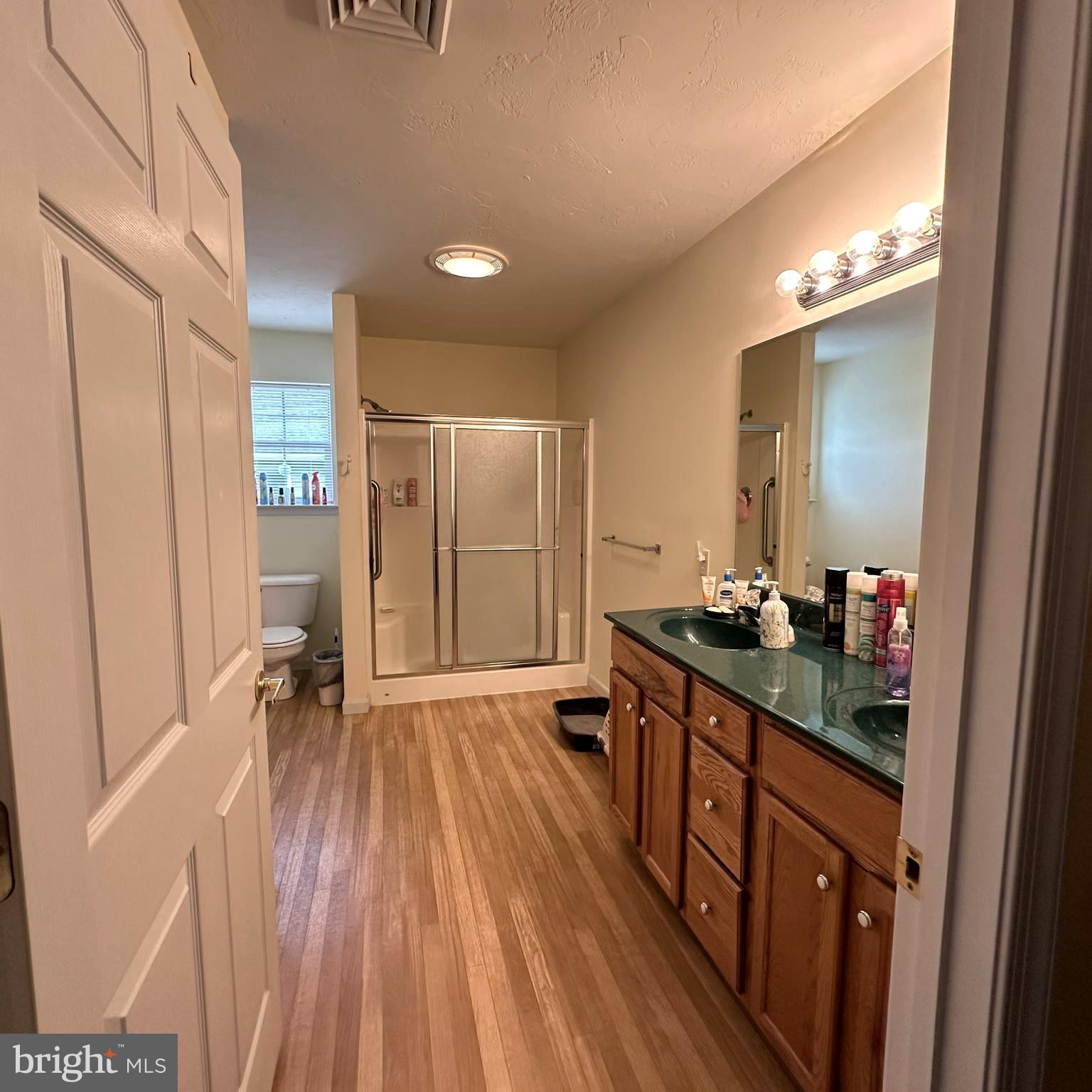 COUNTRY MANOR - Residential