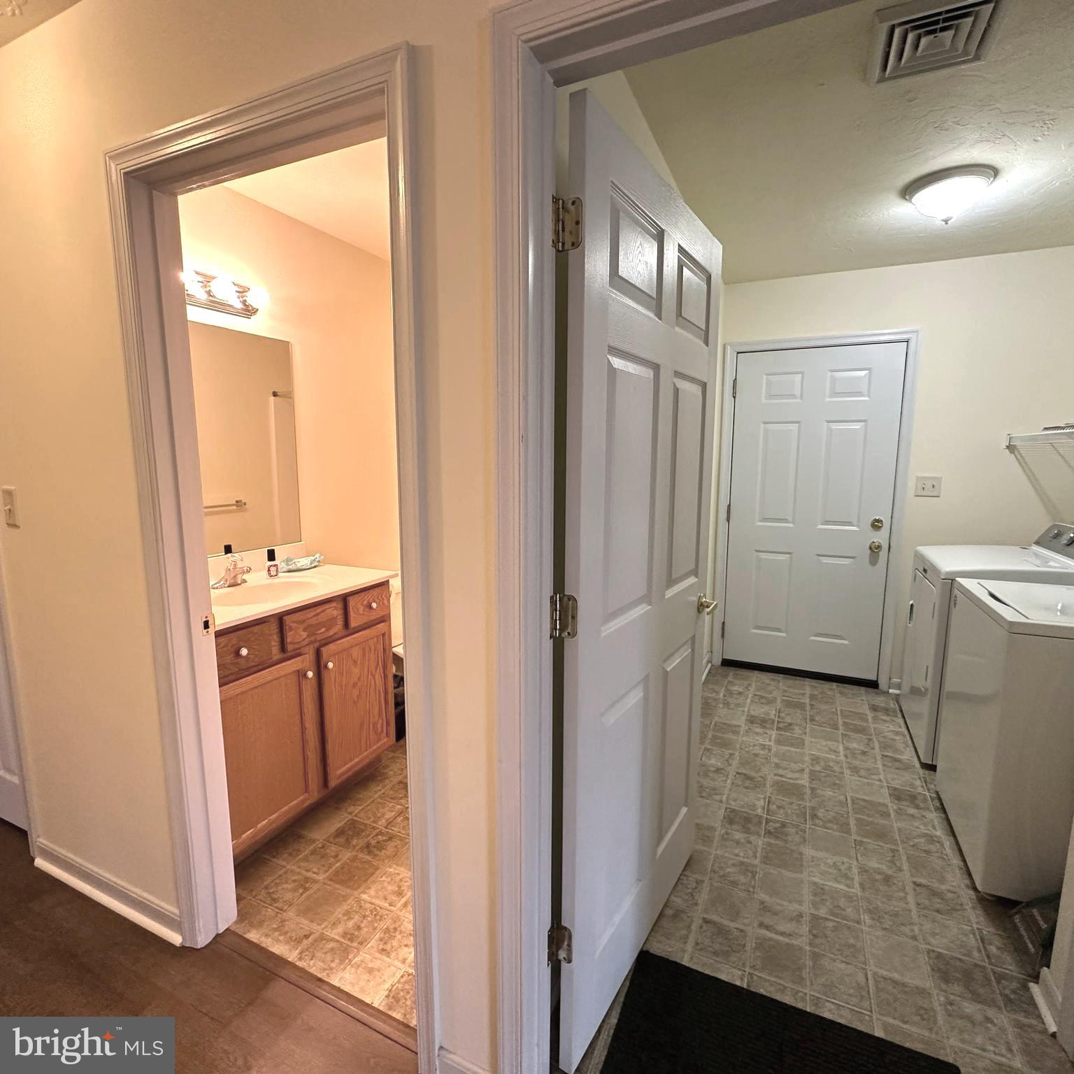 COUNTRY MANOR - Residential