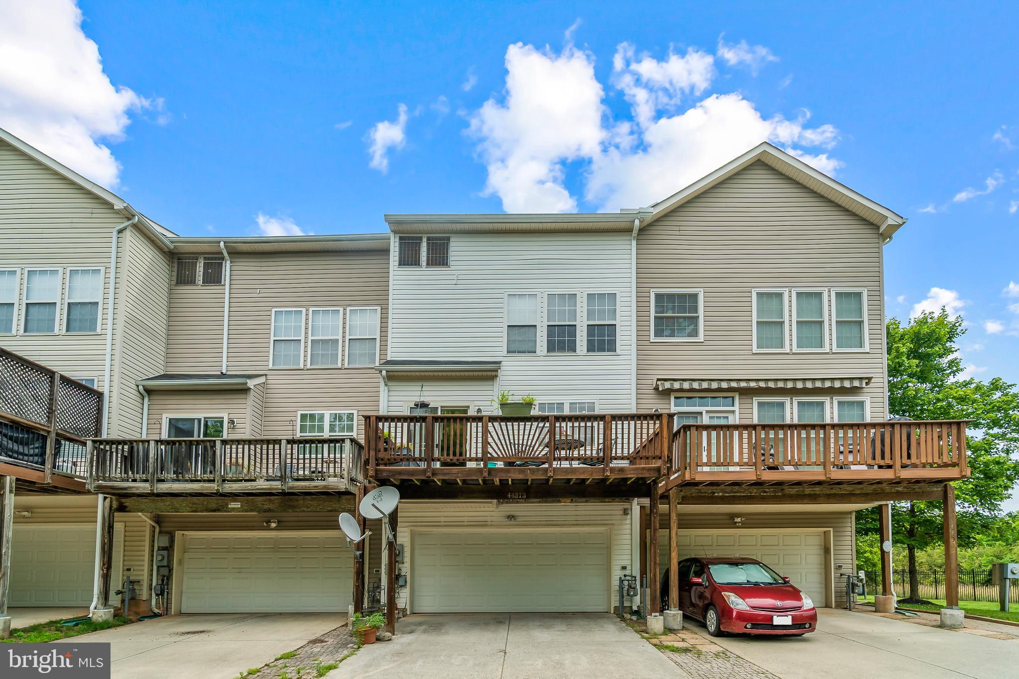 ASHBURN VILLAGE - Residential Lease