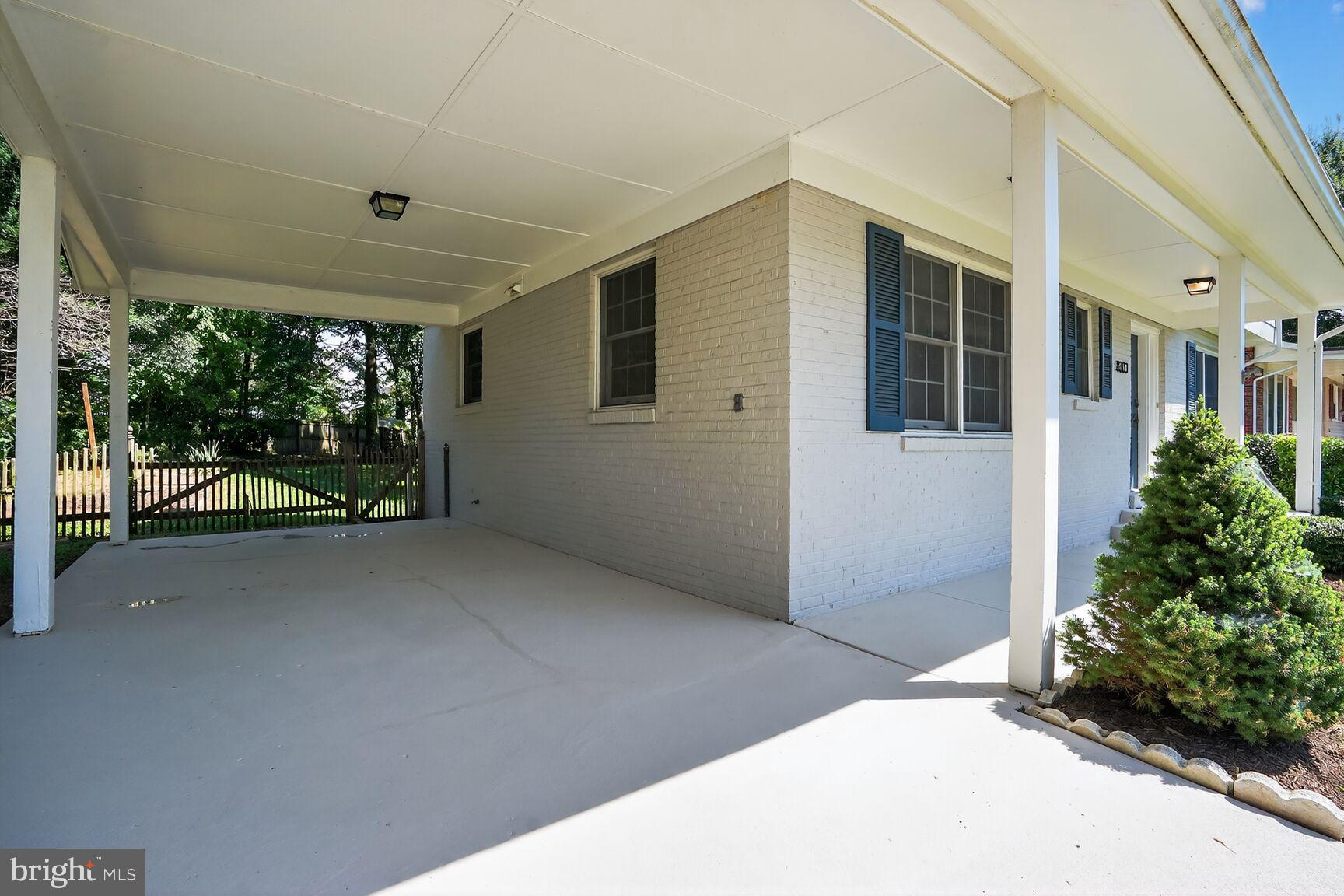 8303 FORT HUNT ROAD