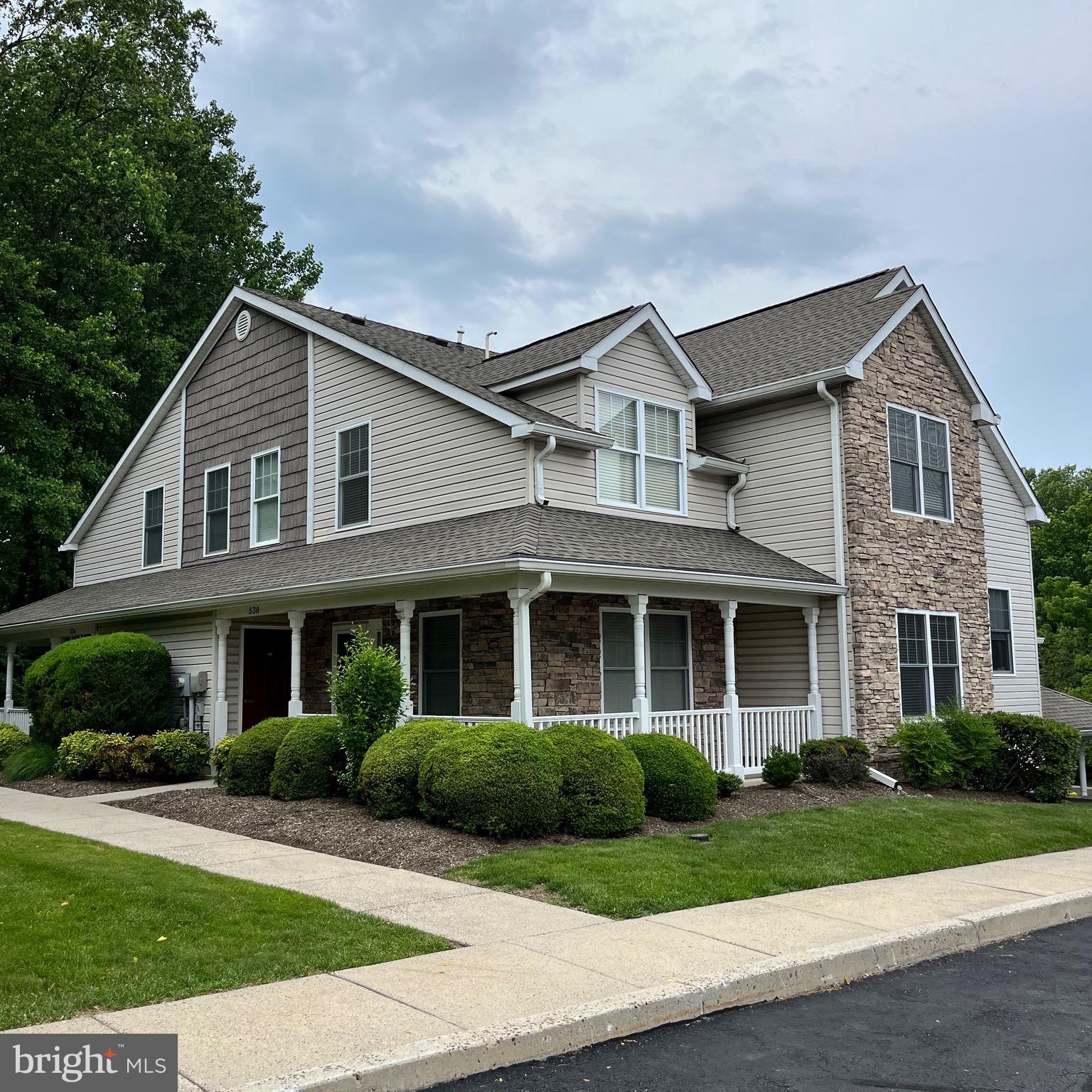 538 EASY STREET T84