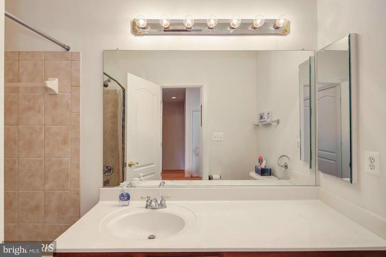 BROADLANDS SOUTH - Residential