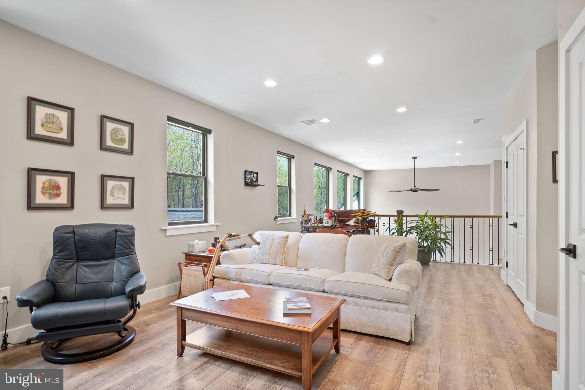 OAK HILL - Residential