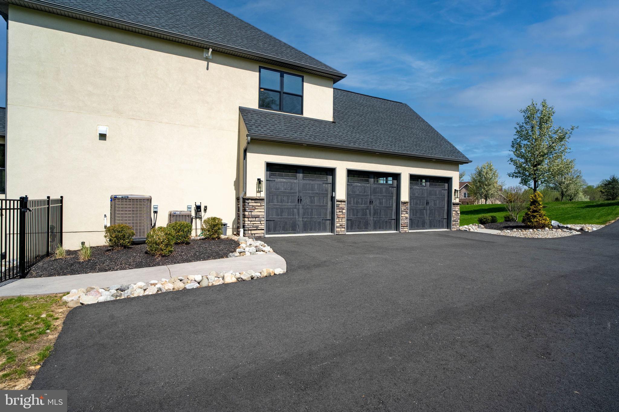 OAK HILL - Residential