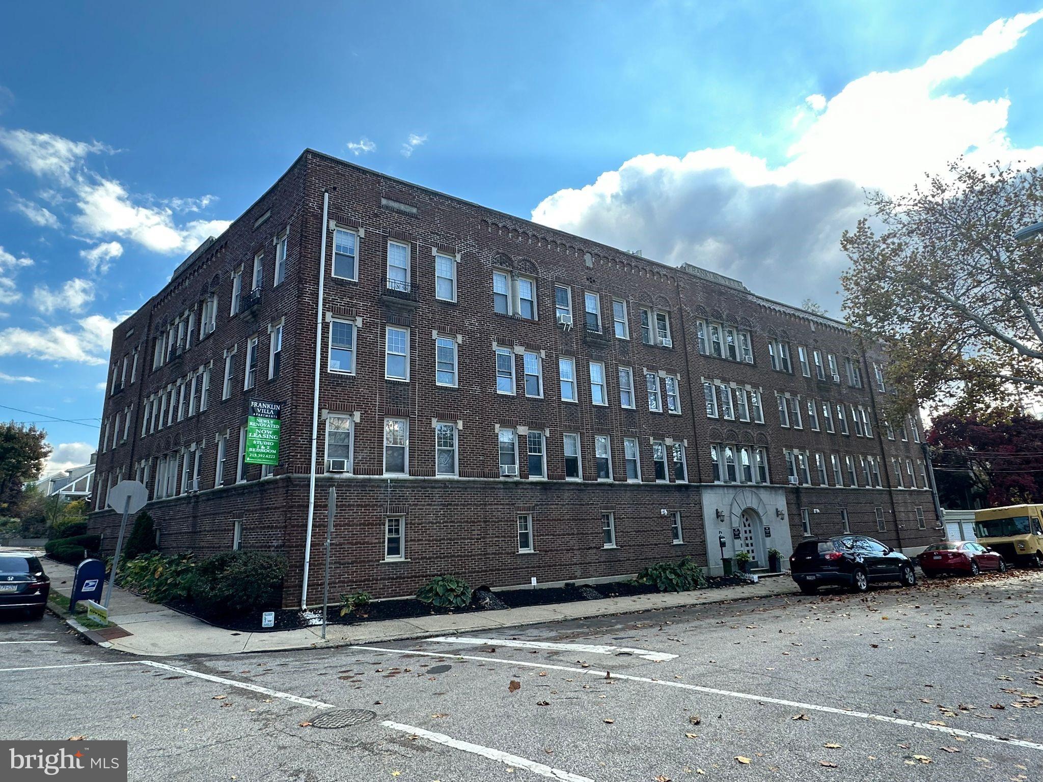 200-215 W SEDGWICK STREET 302