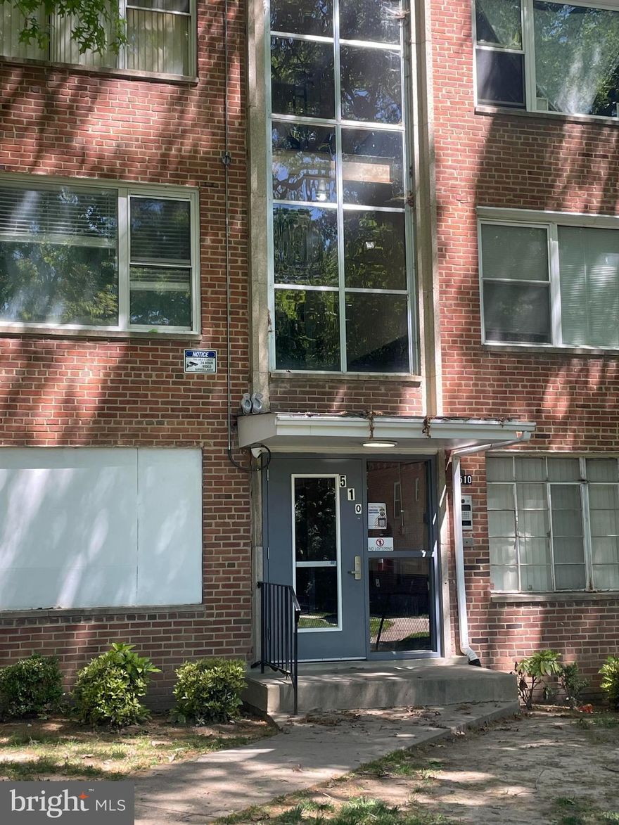 Charming 1BR/1BA condo in SE DC, perfect for an owner-occupant or investor! This move-in ready unit offers a functional layout with great natural light. While it may benefit from some cosmetic updates, it provides an excellent opportunity to personalize and build equity. Don’t miss this great value!