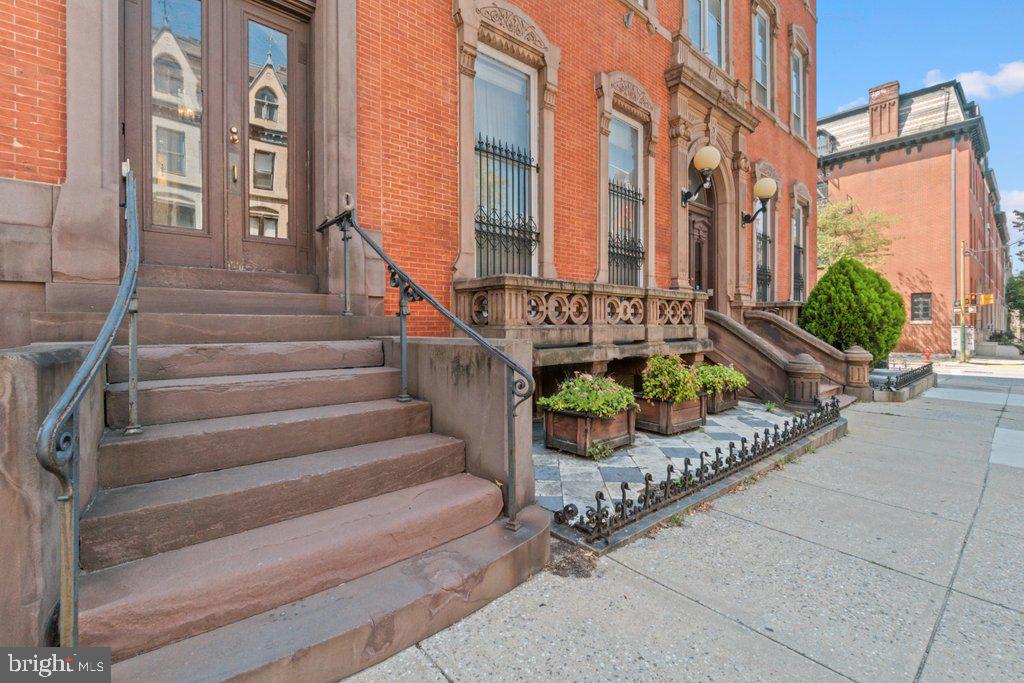 1118 SAINT PAUL STREET 1