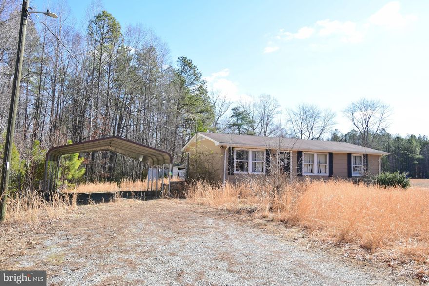 Not Safe without a mask! Hold harmless statement must be signed before entering. INVESTORS SPECIAL!
2 acres of Land 3 bedrooms 1 bath. PLEASE NOTE , HOUSE IS FULL  DEBRIS -not safe to walk around in.
The property has some type  organic growth on the interior.