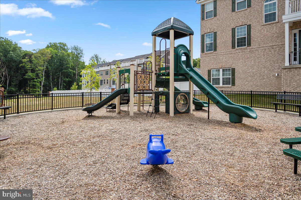 MARLBORO RIDGE - Residential