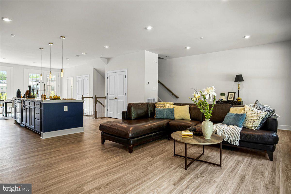 MARLBORO RIDGE - Residential