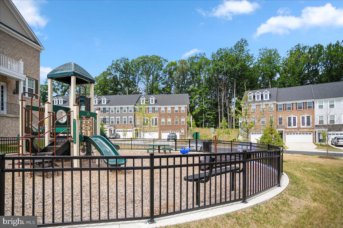 MARLBORO RIDGE - Residential