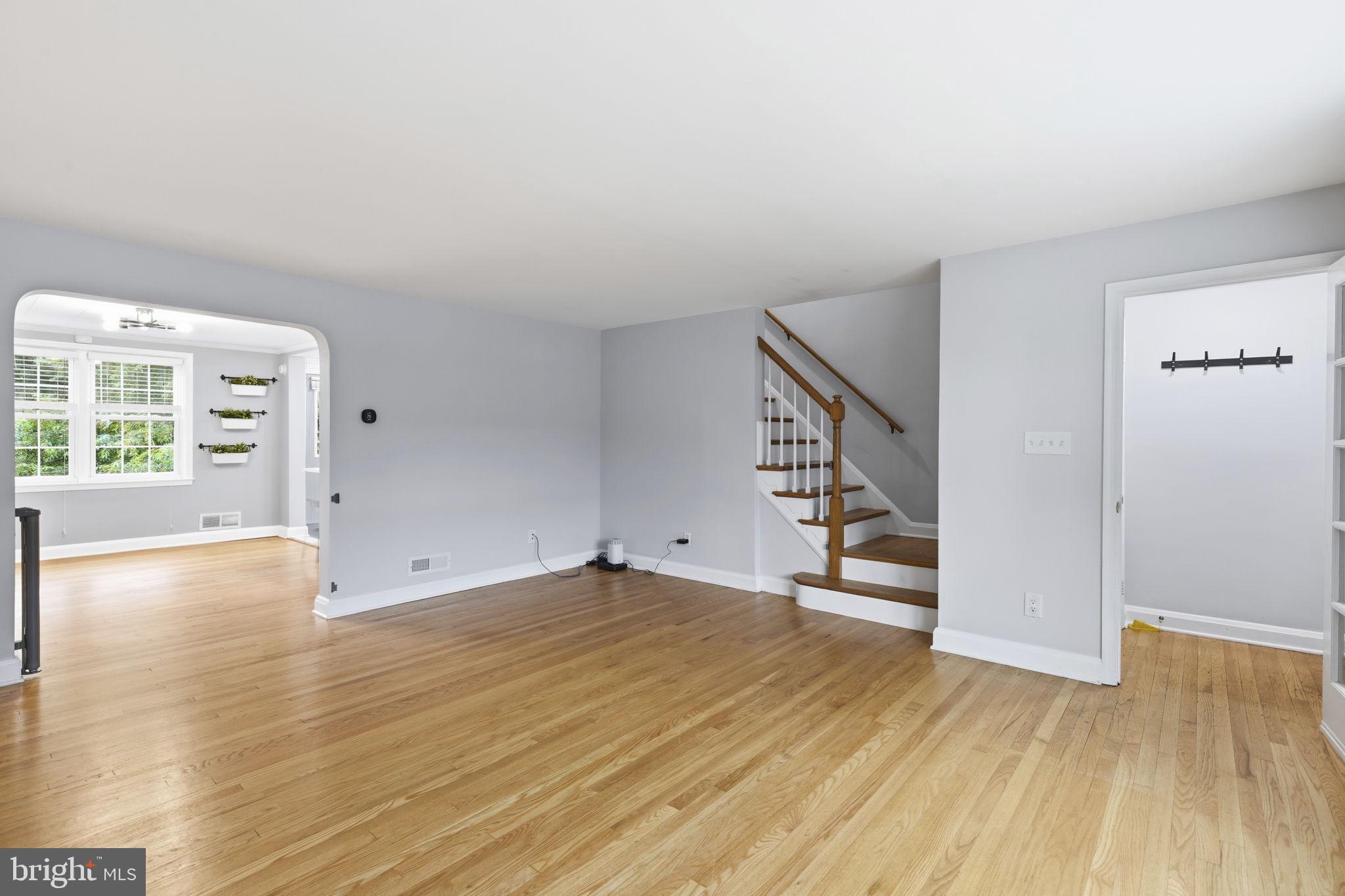 1587 DOXBURY ROAD
