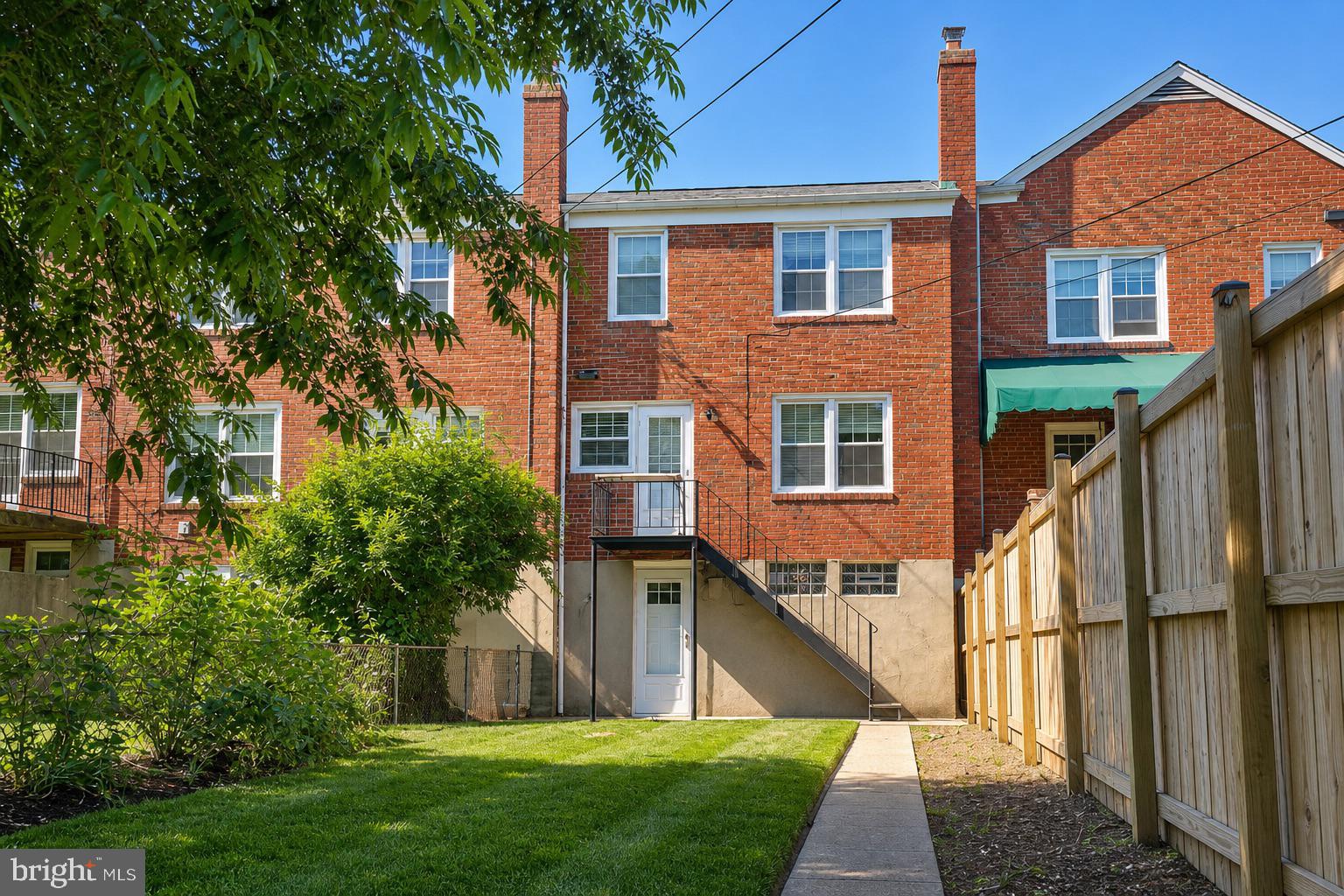 1587 DOXBURY ROAD
