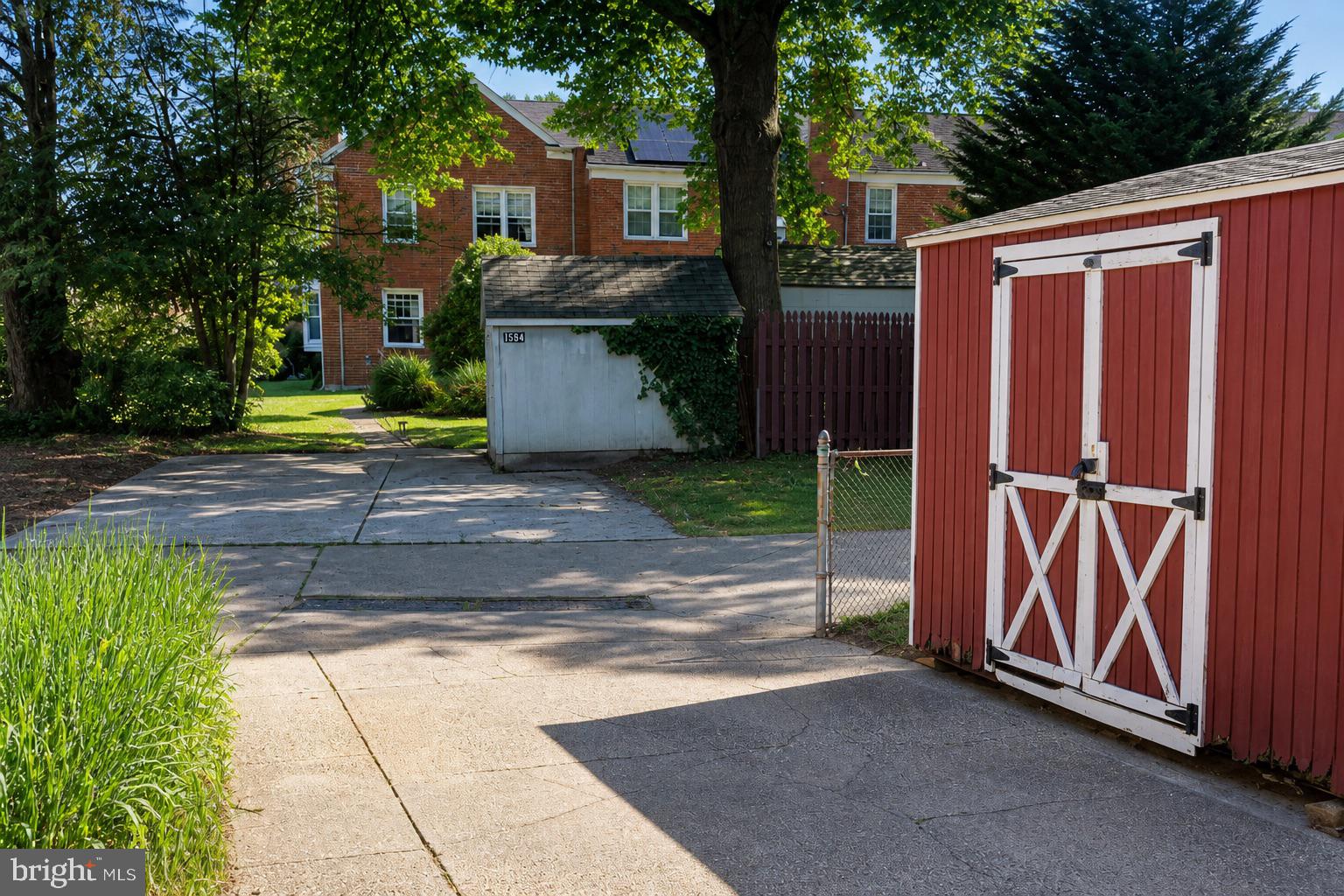 1587 DOXBURY ROAD