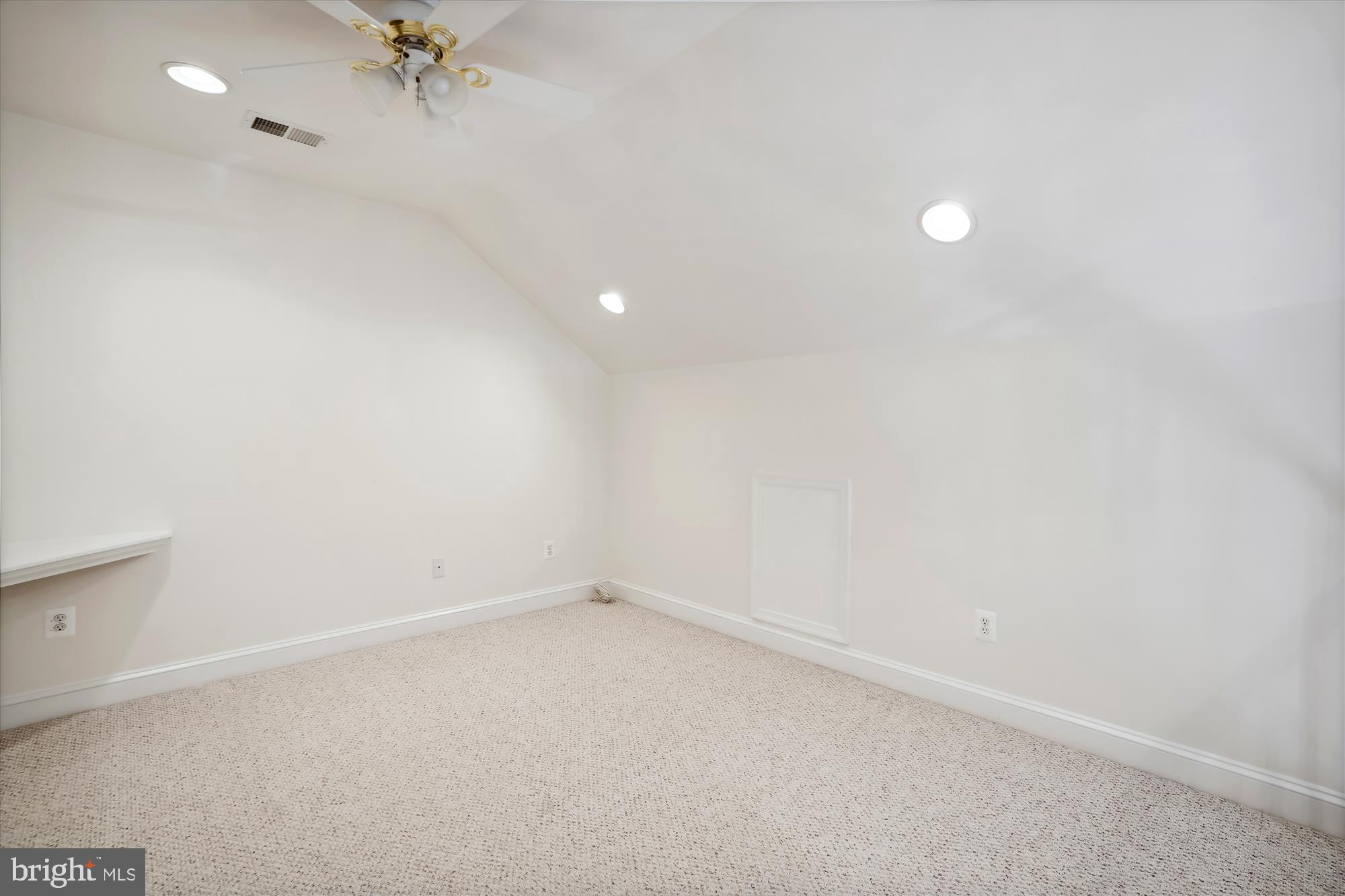 HERITAGE HUNT - Residential Lease