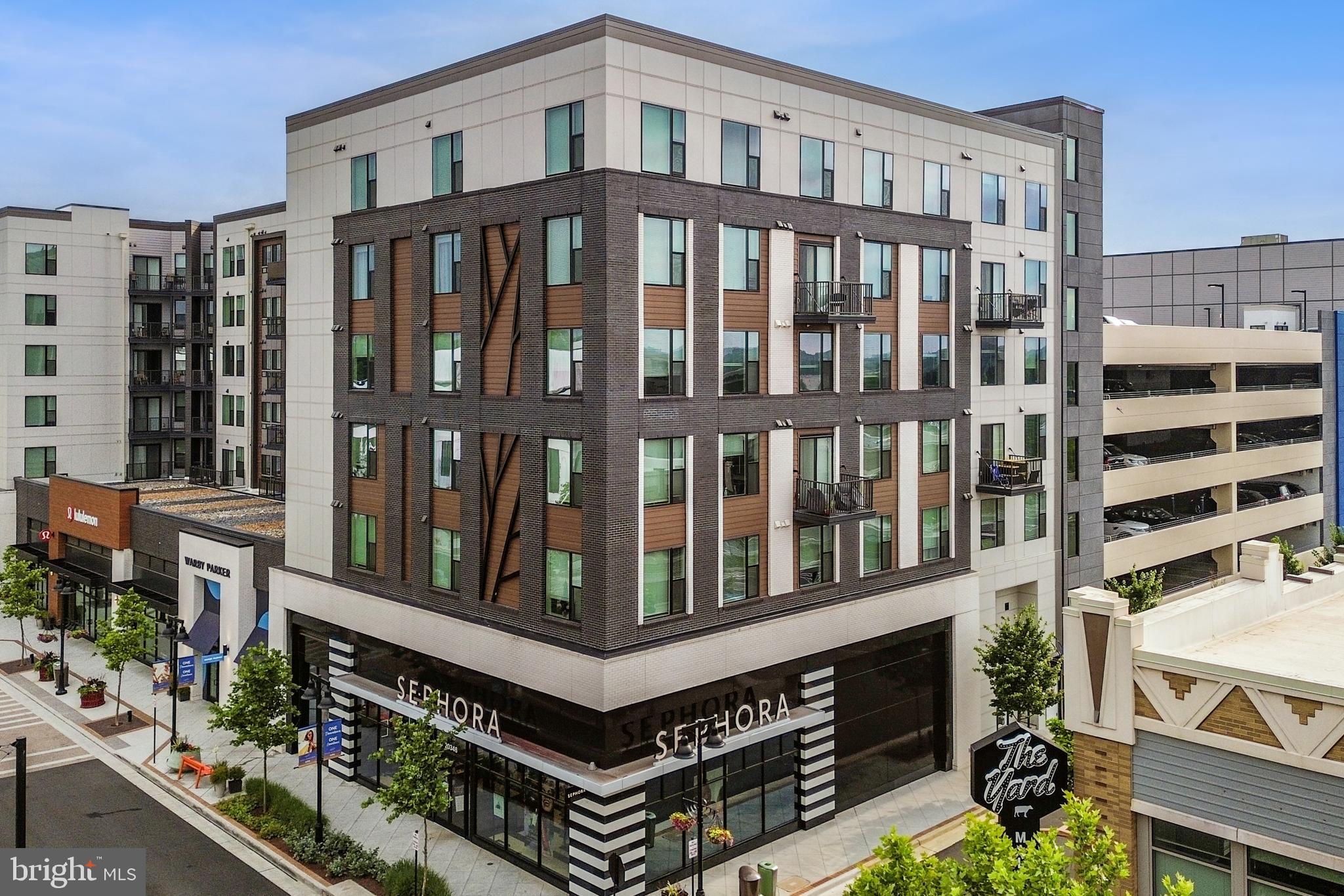 ONE LOUDOUN - Residential