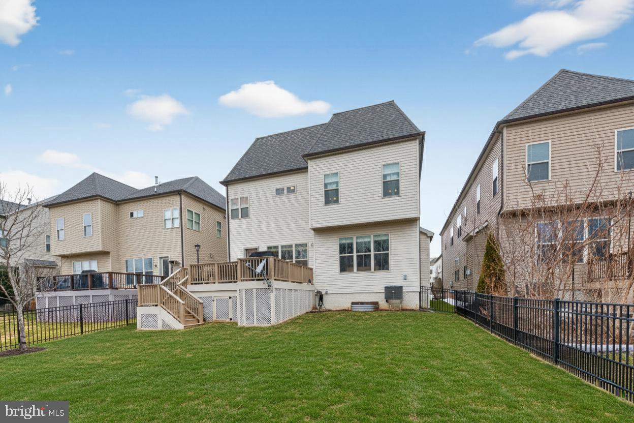 ONE LOUDOUN - Residential