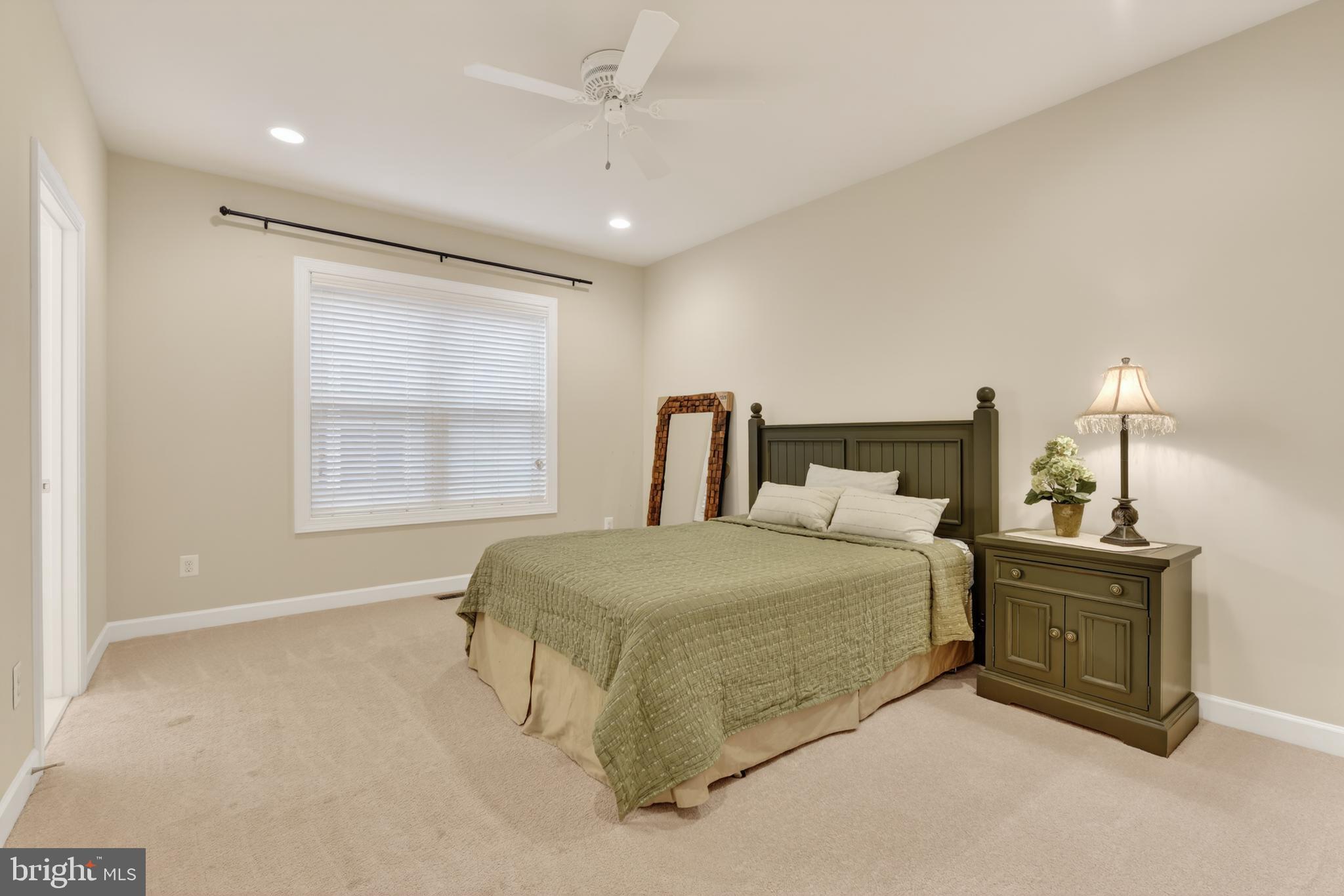 ONE LOUDOUN - Residential