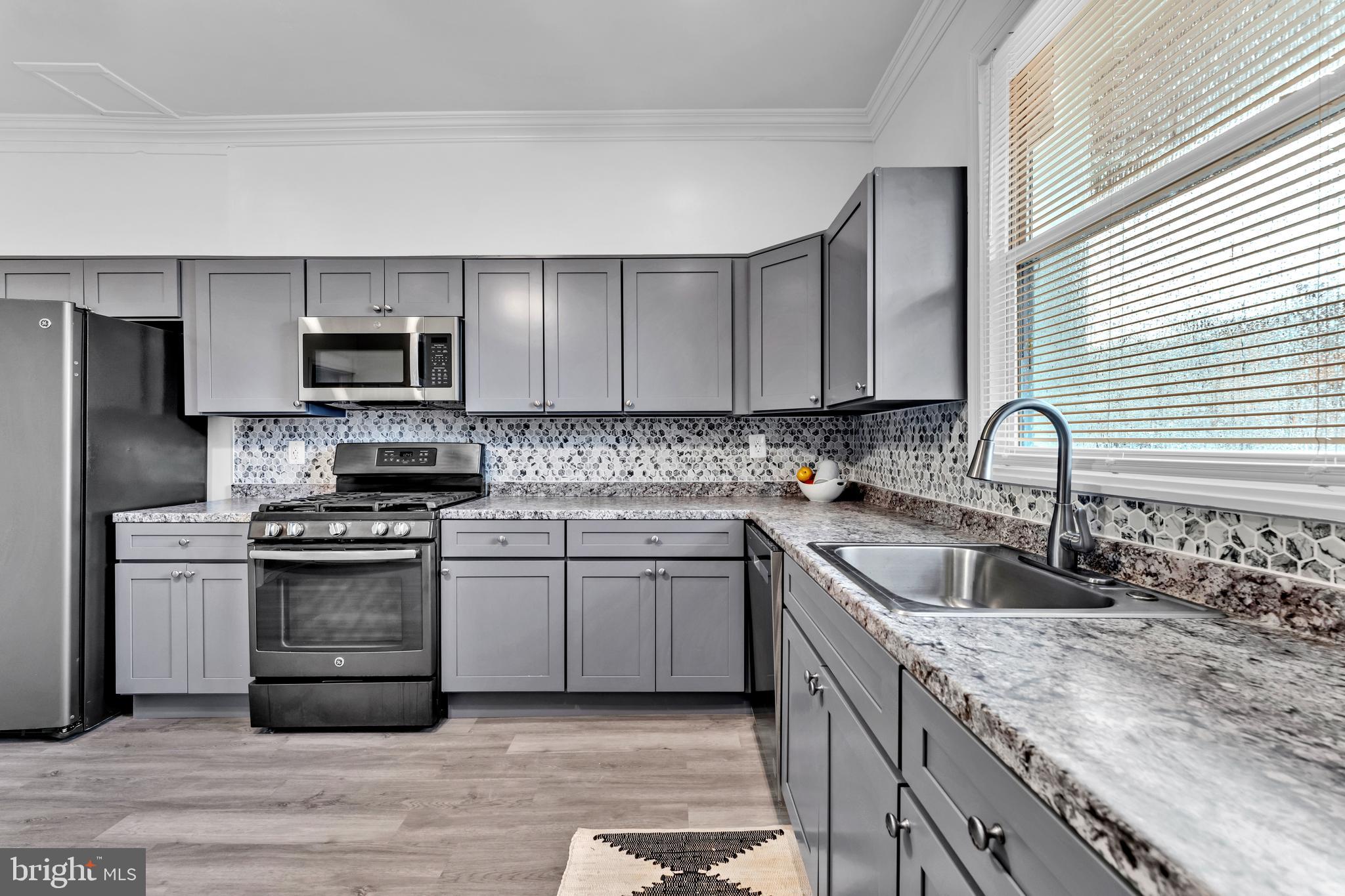 ELWOOD PARK - Residential