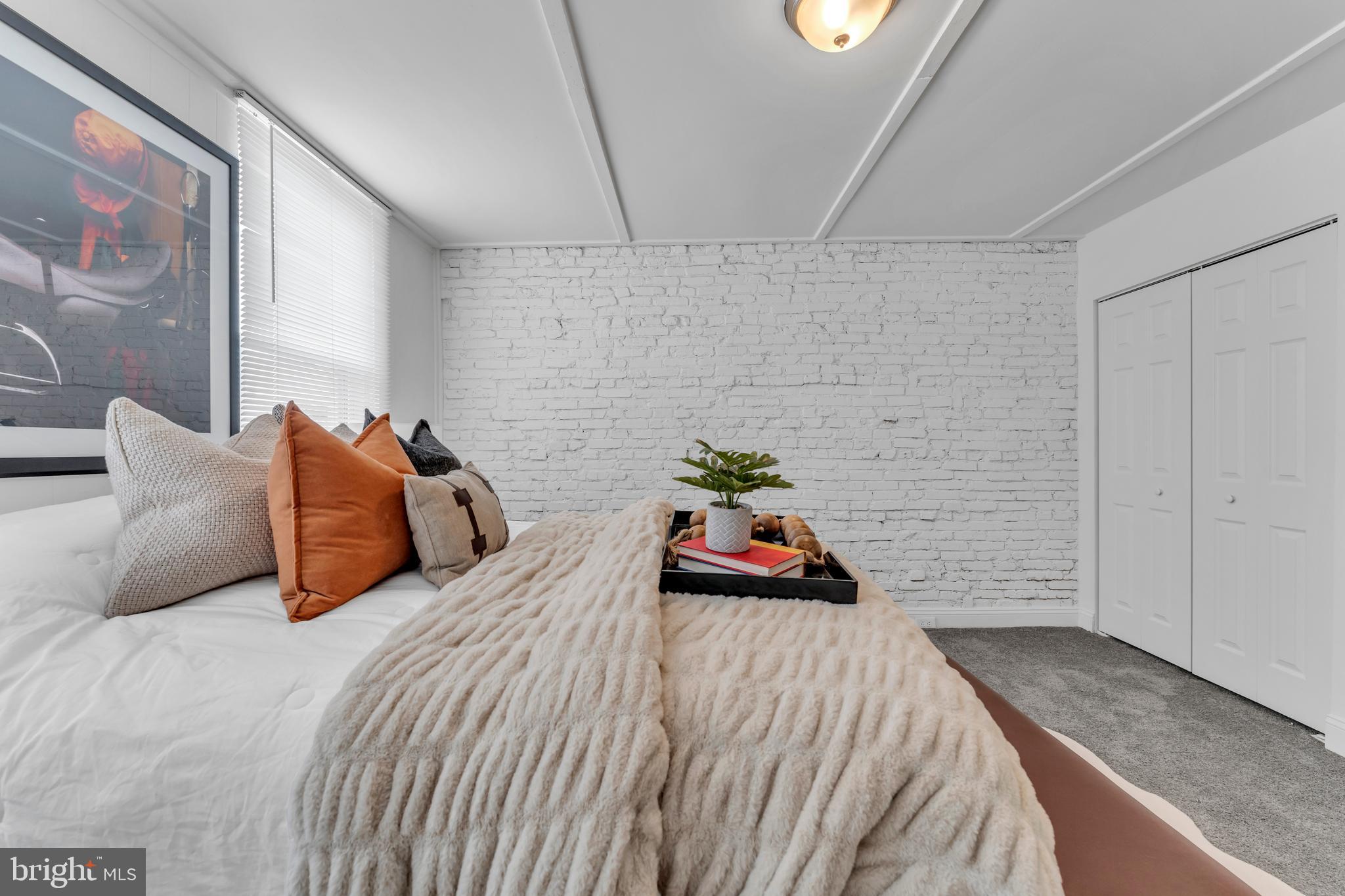 ELWOOD PARK - Residential