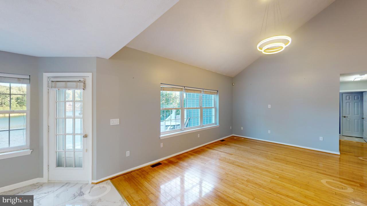 LAKEWOOD - Residential Lease