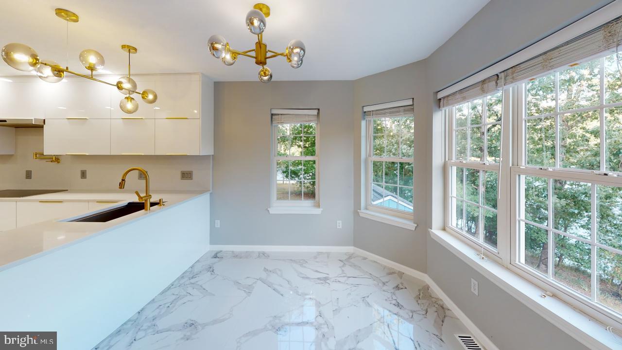 LAKEWOOD - Residential Lease