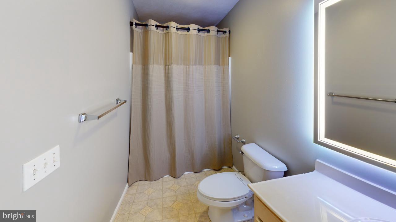 LAKEWOOD - Residential Lease