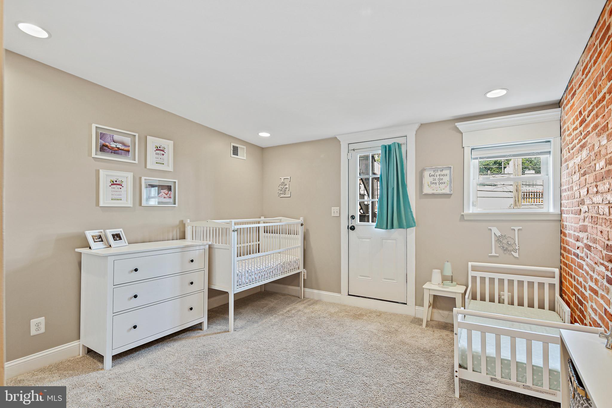 RIVERSIDE - Residential