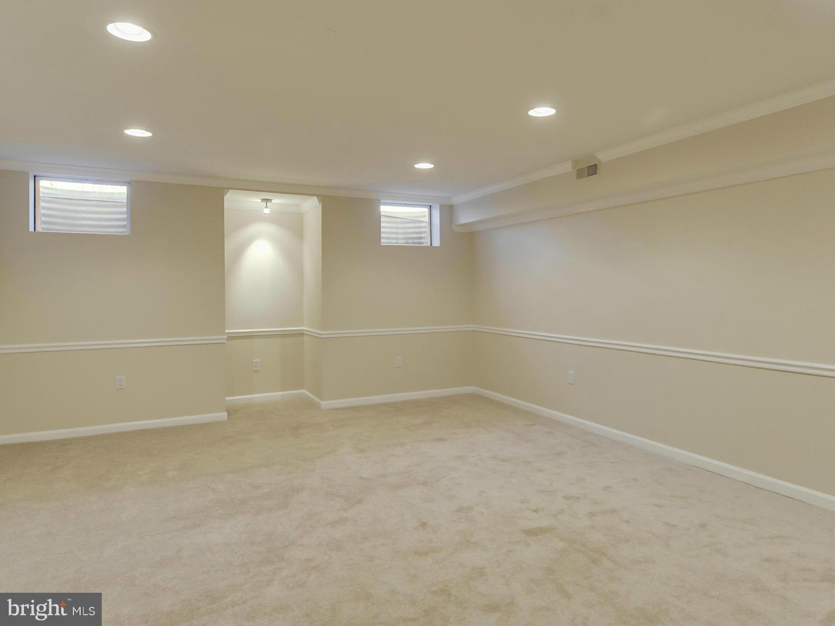 HOLLAND COURT - Residential Lease