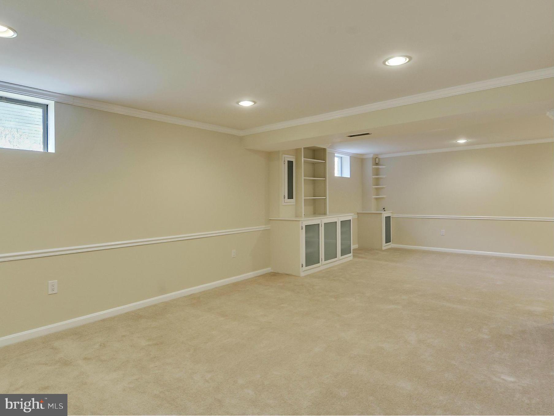 HOLLAND COURT - Residential Lease