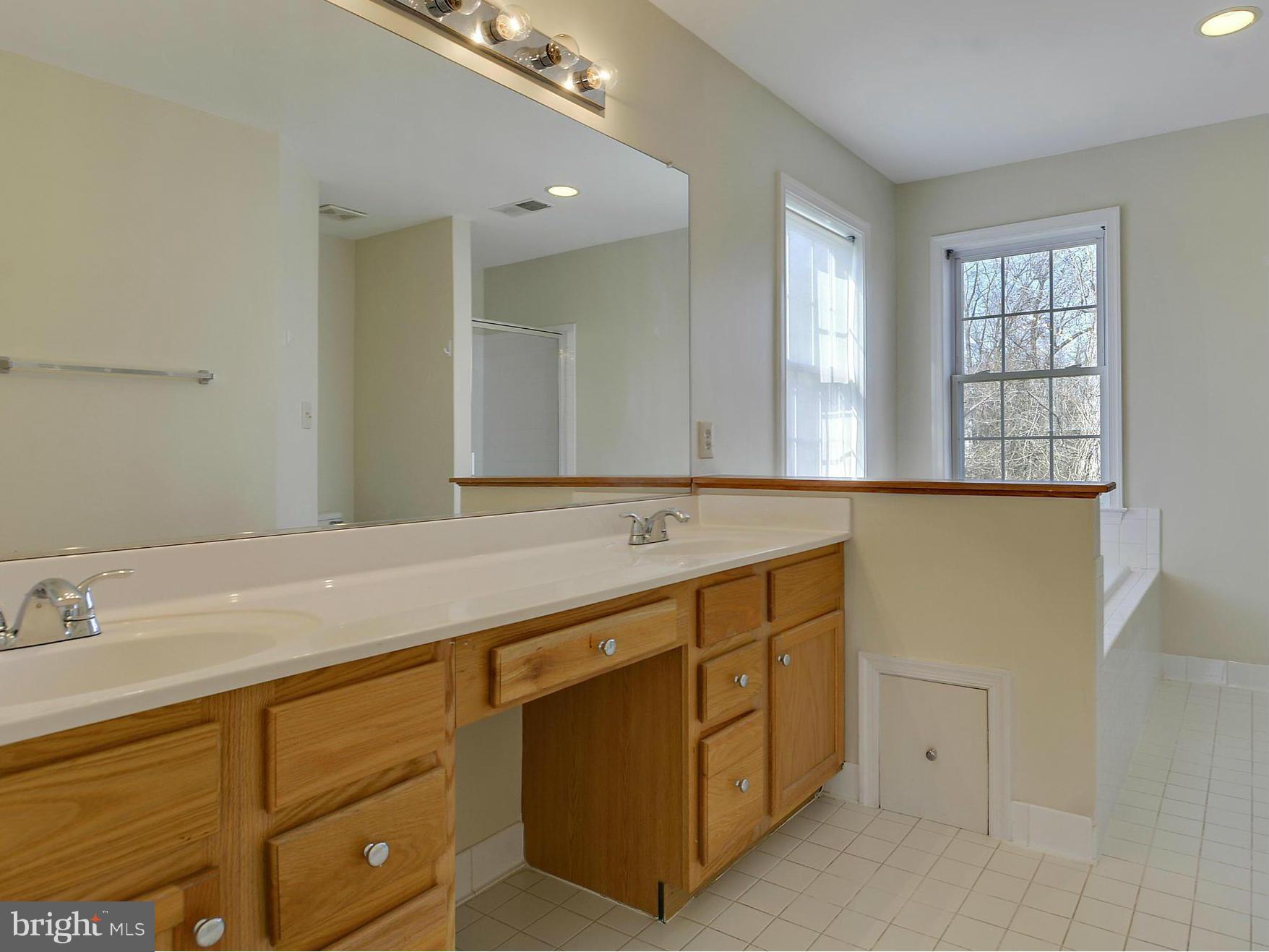 HOLLAND COURT - Residential Lease