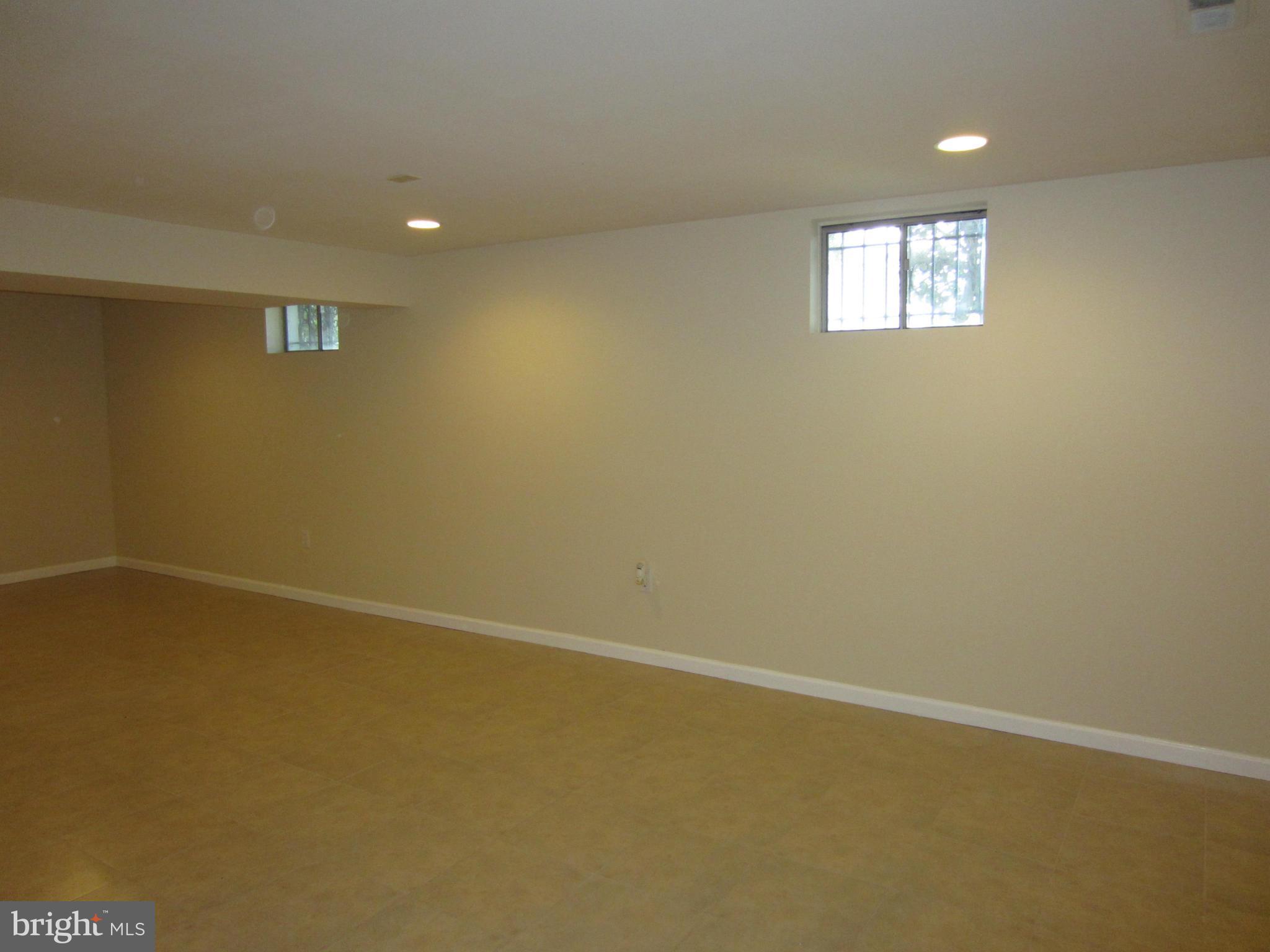 NORTON SQUARE - Residential Lease