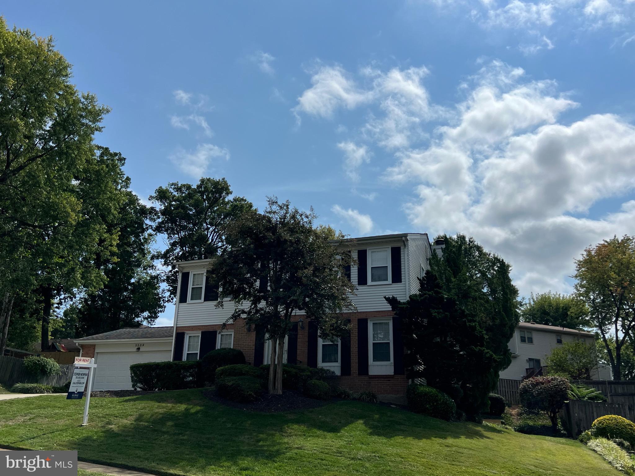 NORTON SQUARE - Residential Lease