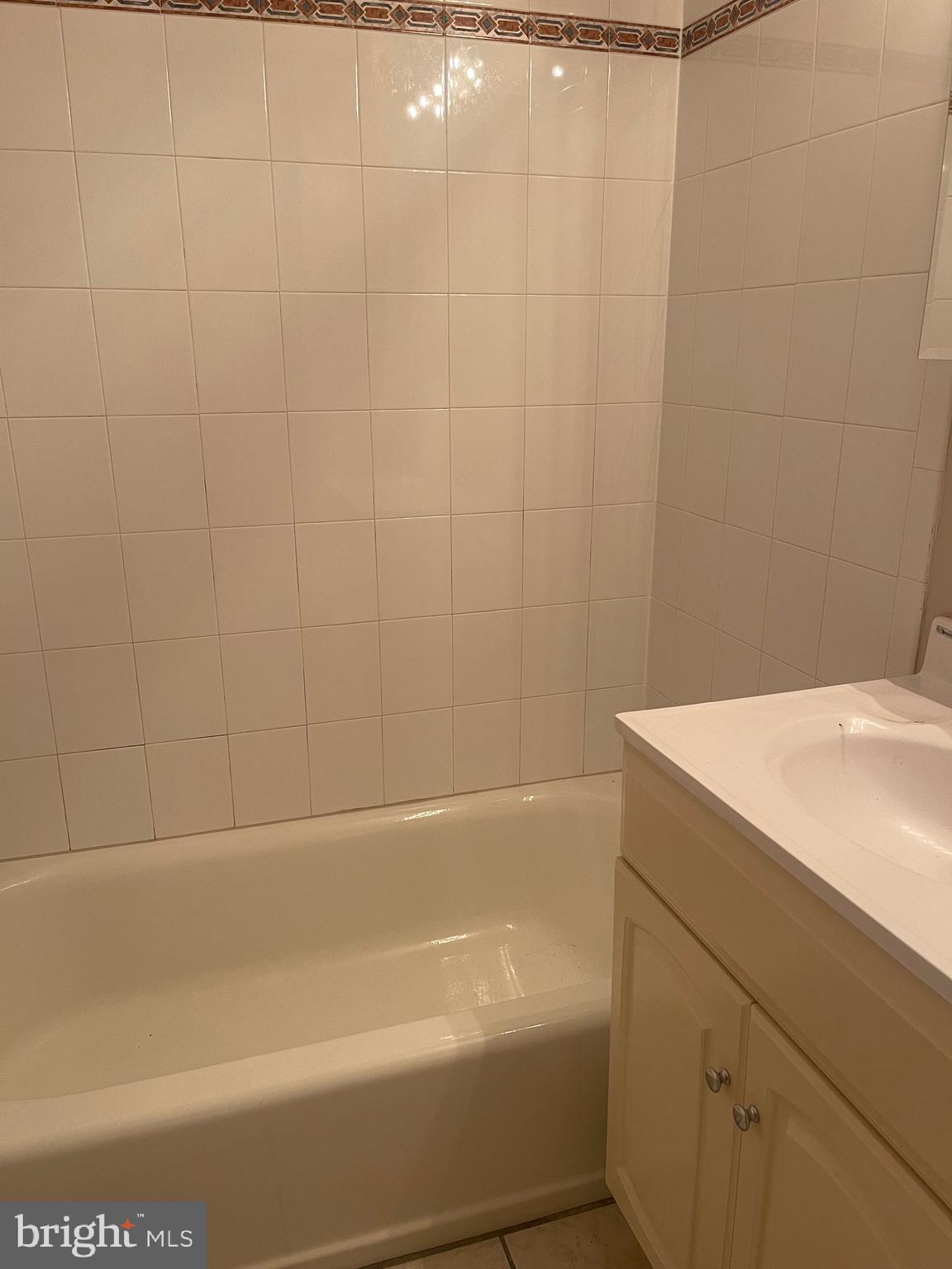 SILVER SPRING - Residential Lease