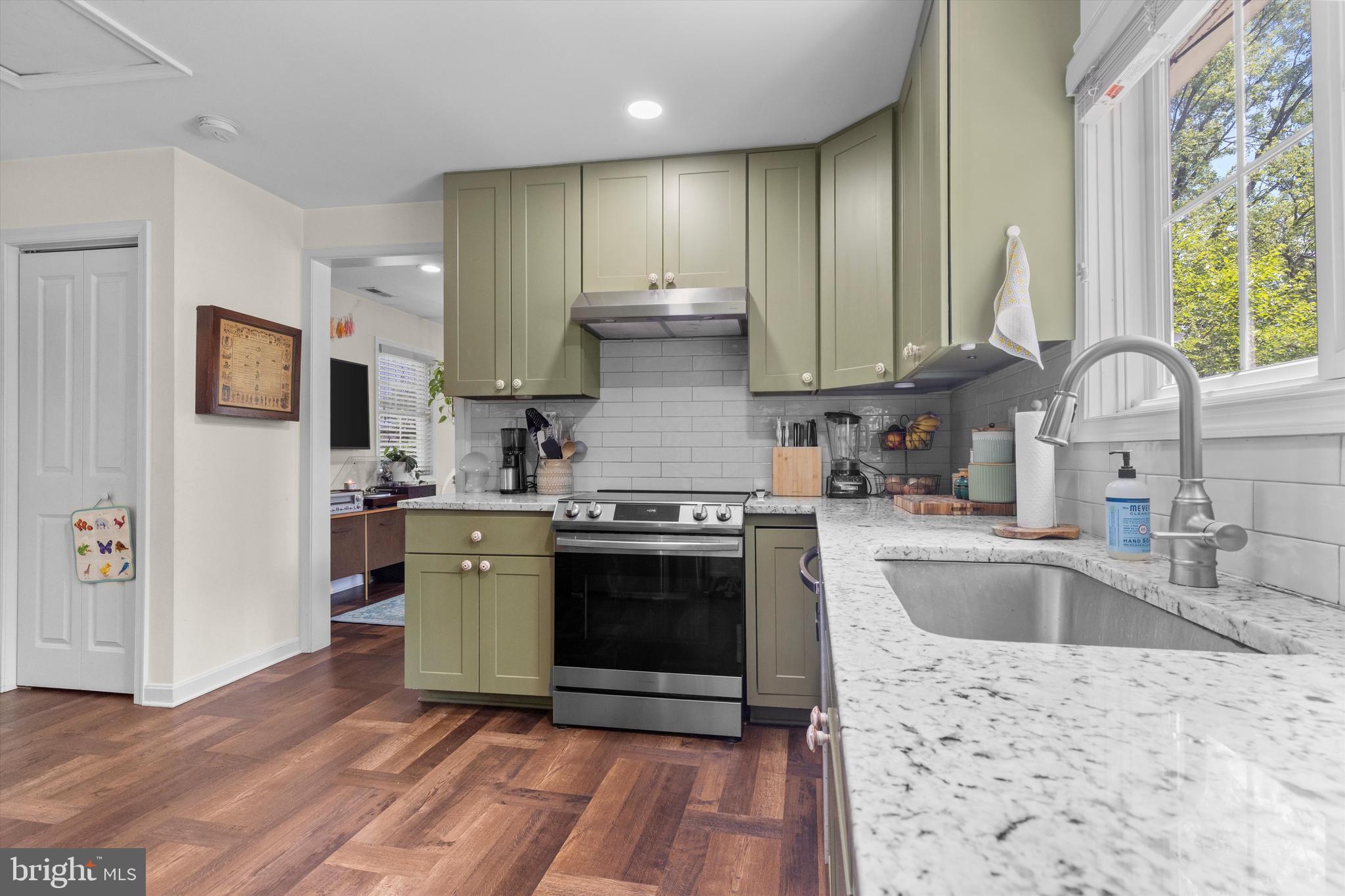 ALTOONA BEACH - Residential