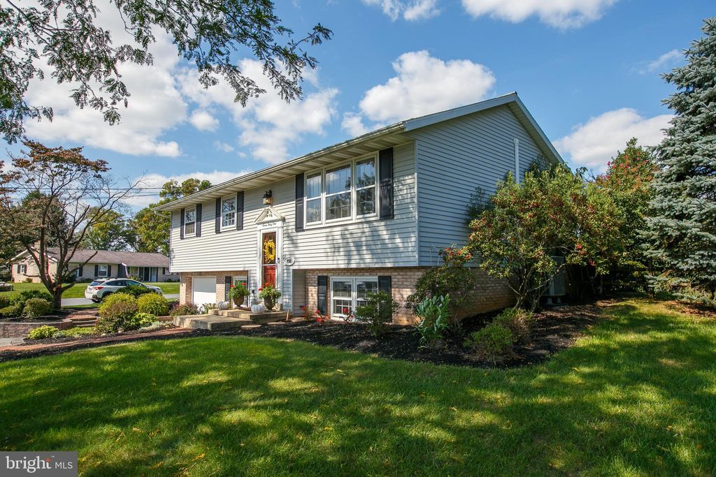 Photo of 731 SHARON DR, MOUNT JOY, PA 17552 (MLS # PALA2025408)