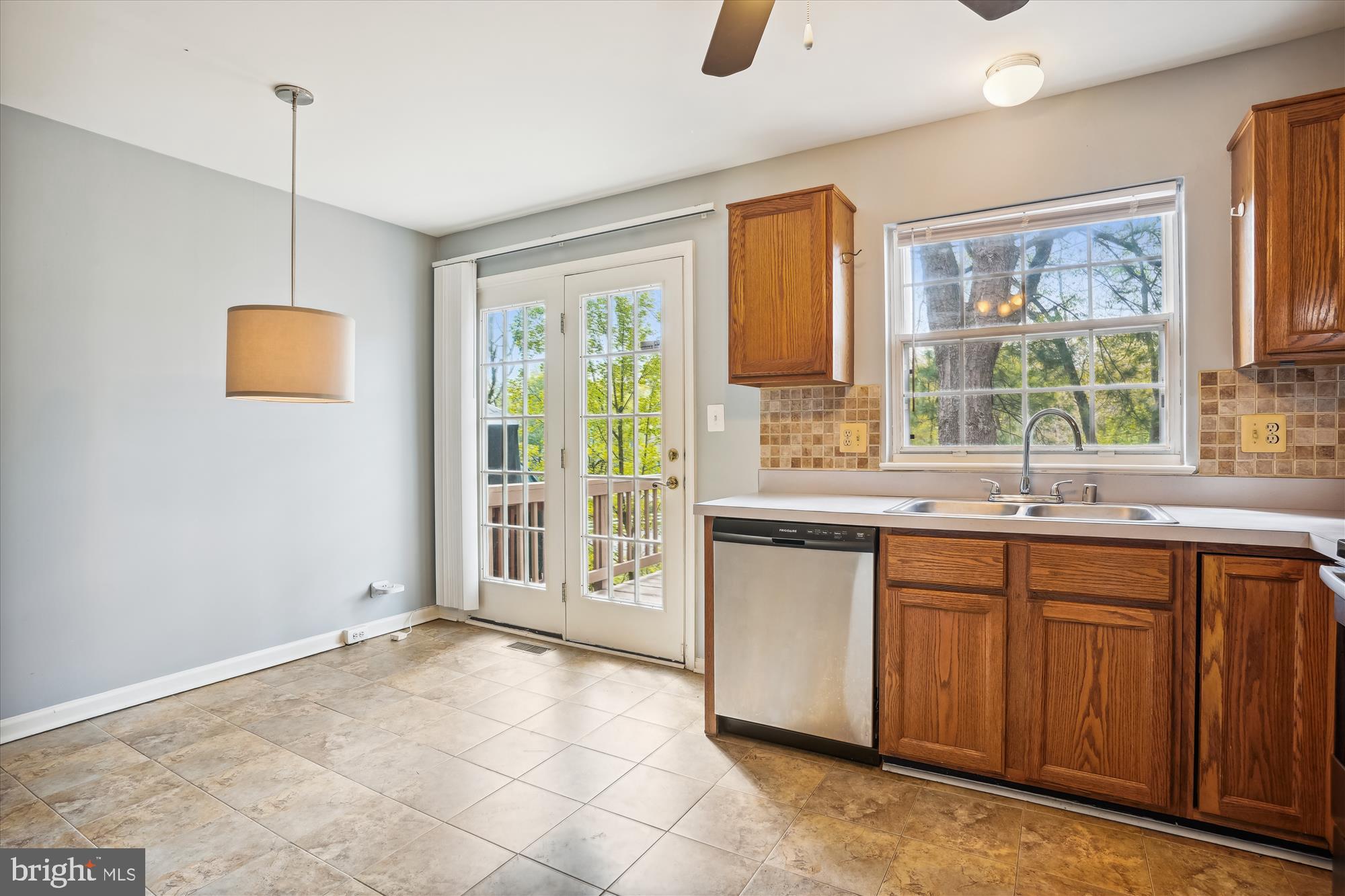 DEVILS REACH CONDOS - Residential