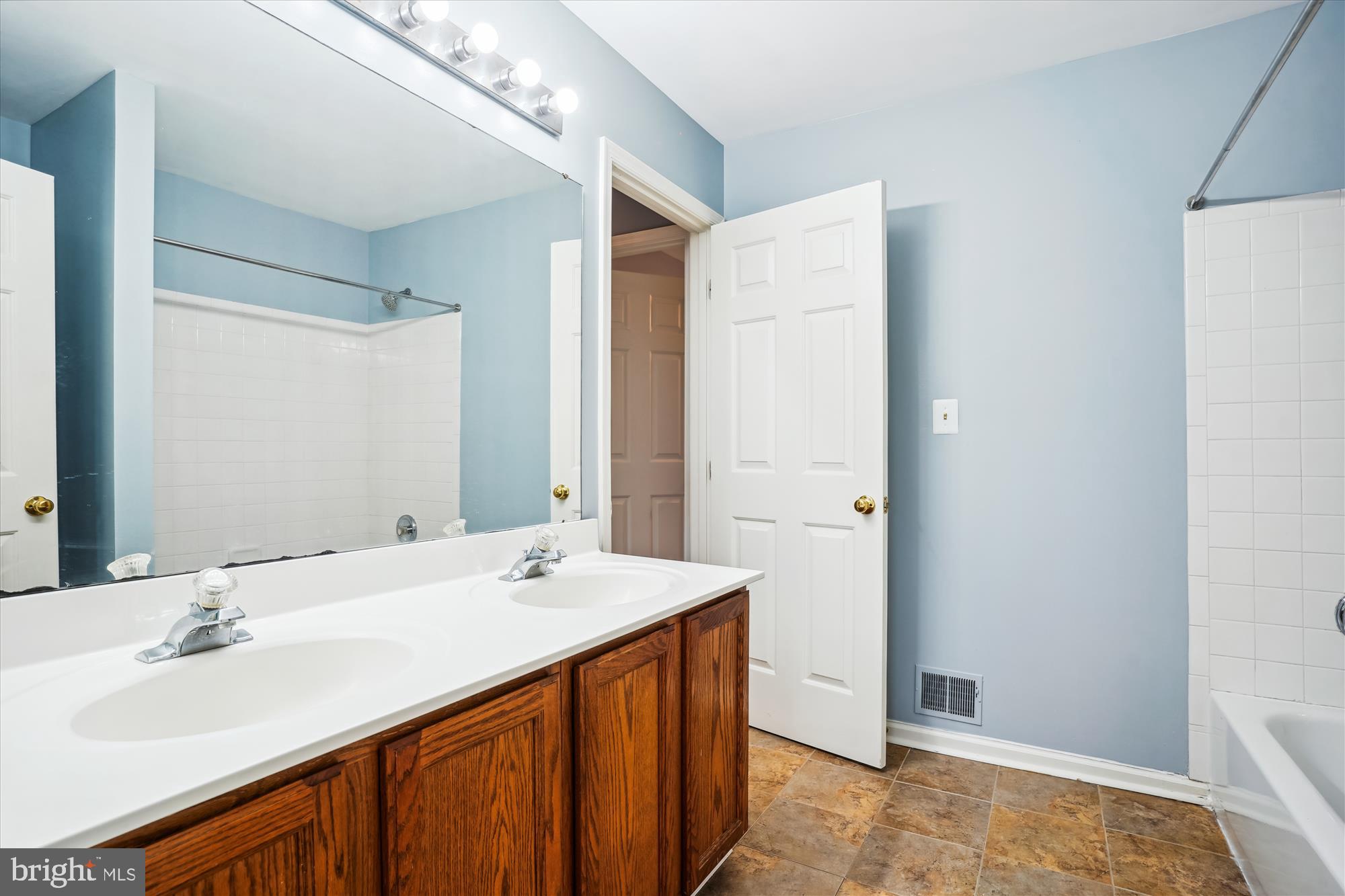 DEVILS REACH CONDOS - Residential