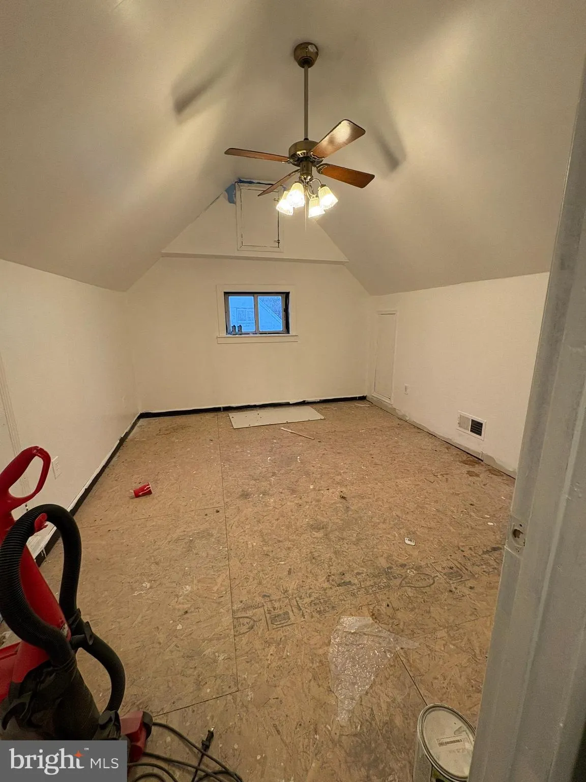 Wilmington, Delaware 19805, United States, 4 Bedrooms Bedrooms, ,1 BathroomBathrooms,Residential,Pending,13678