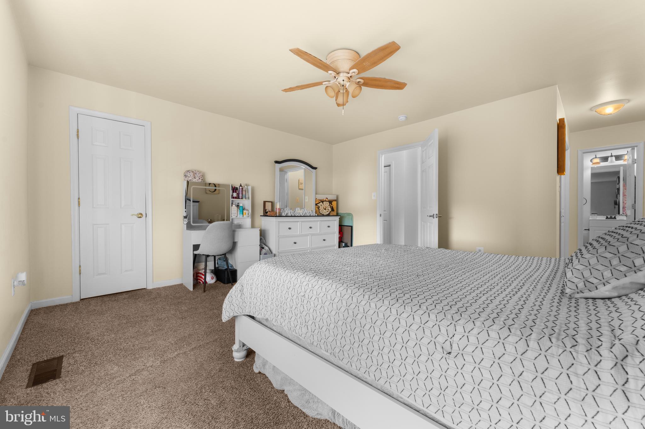 RED OAKS - Residential