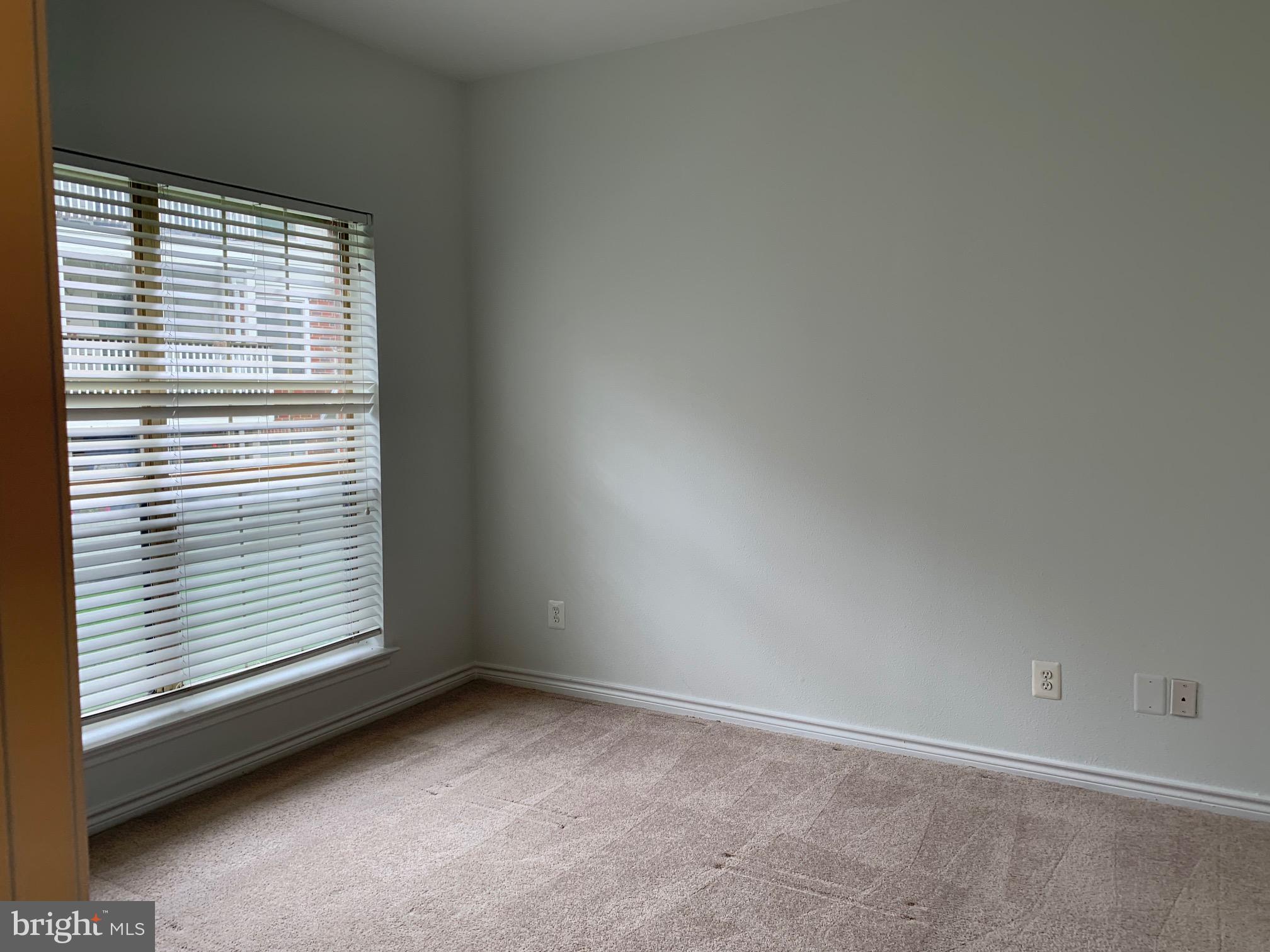 PENDERBROOK SQUARE CONDOMINIUMS - Residential Lease