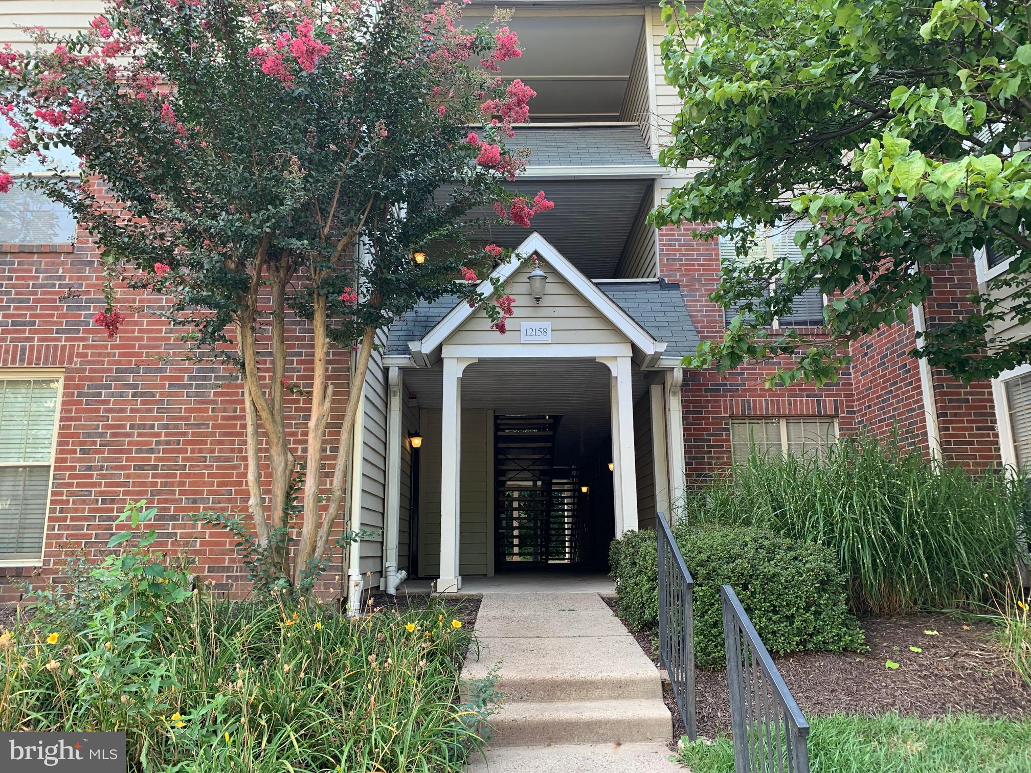 PENDERBROOK SQUARE CONDOMINIUMS - Residential Lease