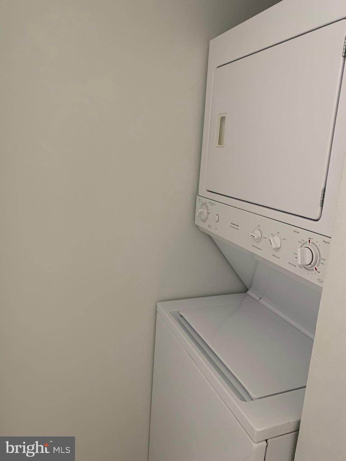 PENDERBROOK SQUARE CONDOMINIUMS - Residential Lease