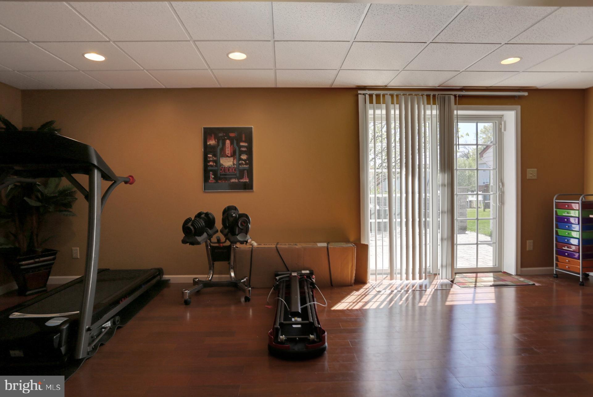 CREEKSIDE MANOR - Residential